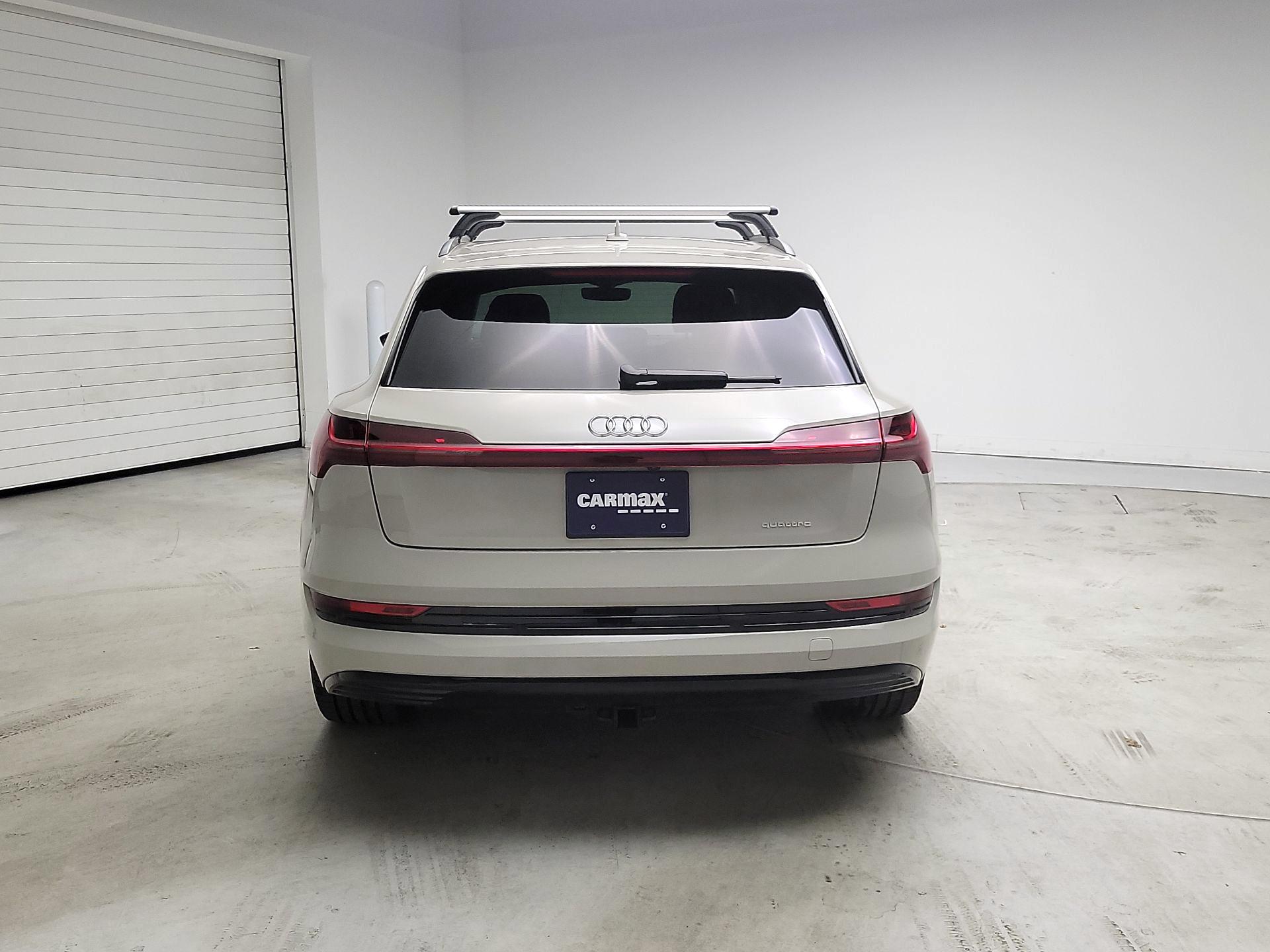 Thumbnail: 2022 Audi e-tron - 6