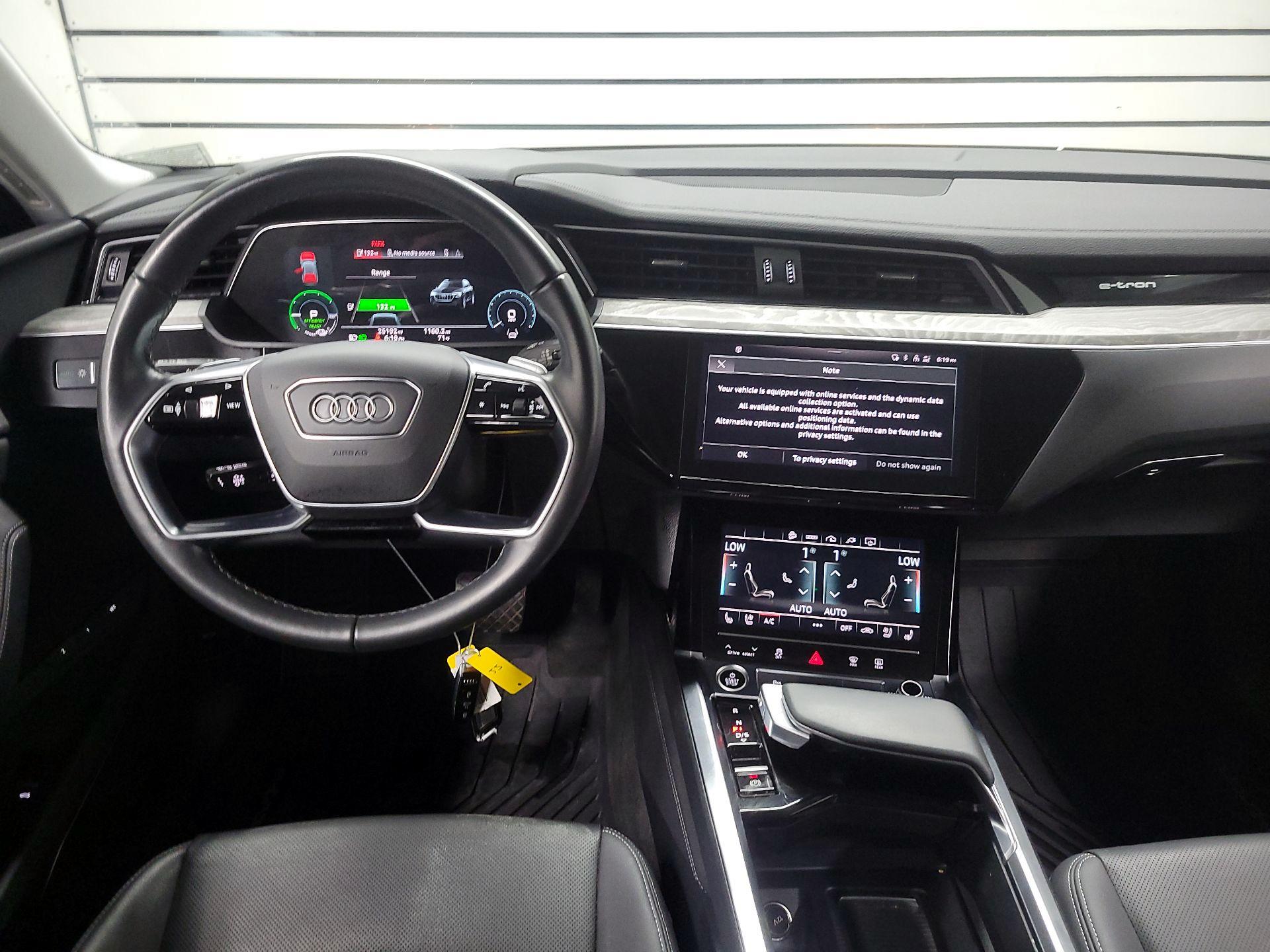 Thumbnail: 2022 Audi e-tron - 8