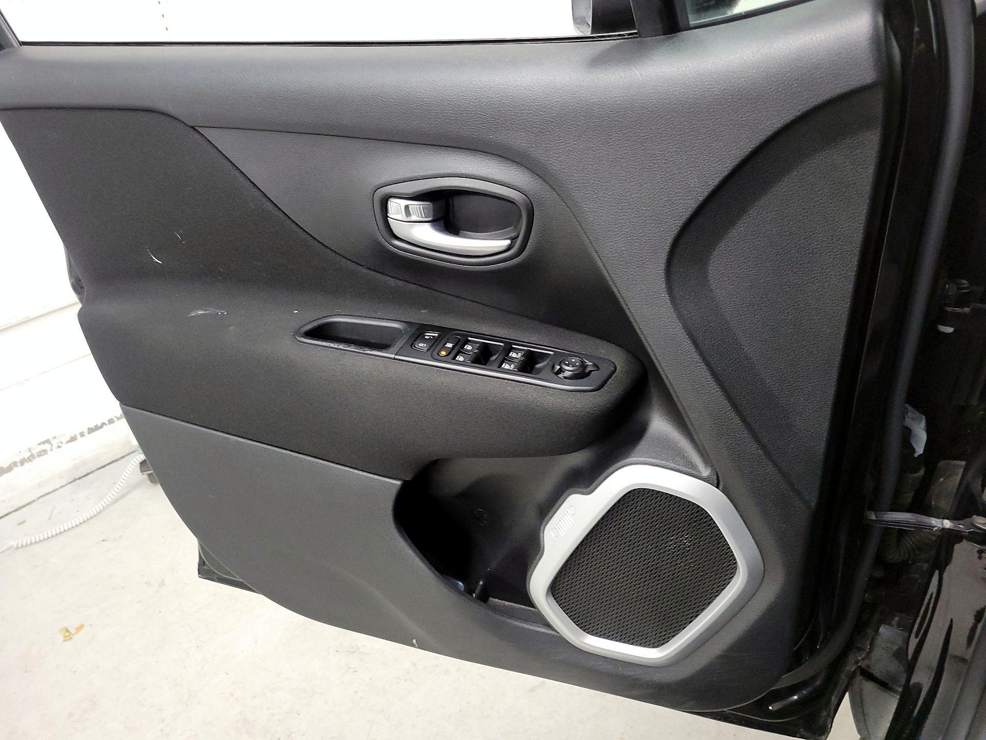 Thumbnail: 2020 Jeep Renegade - 10