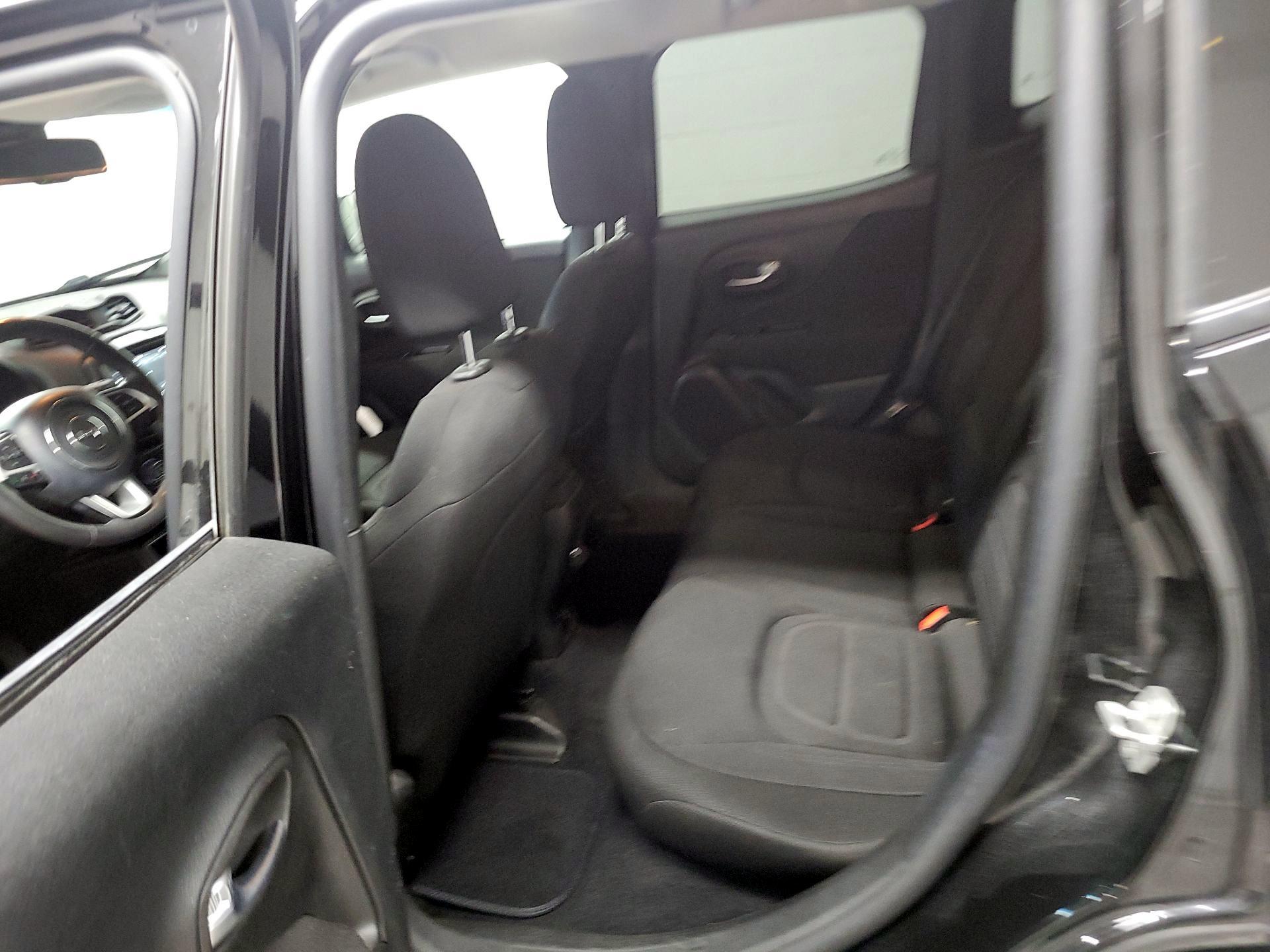 Thumbnail: 2020 Jeep Renegade - 15