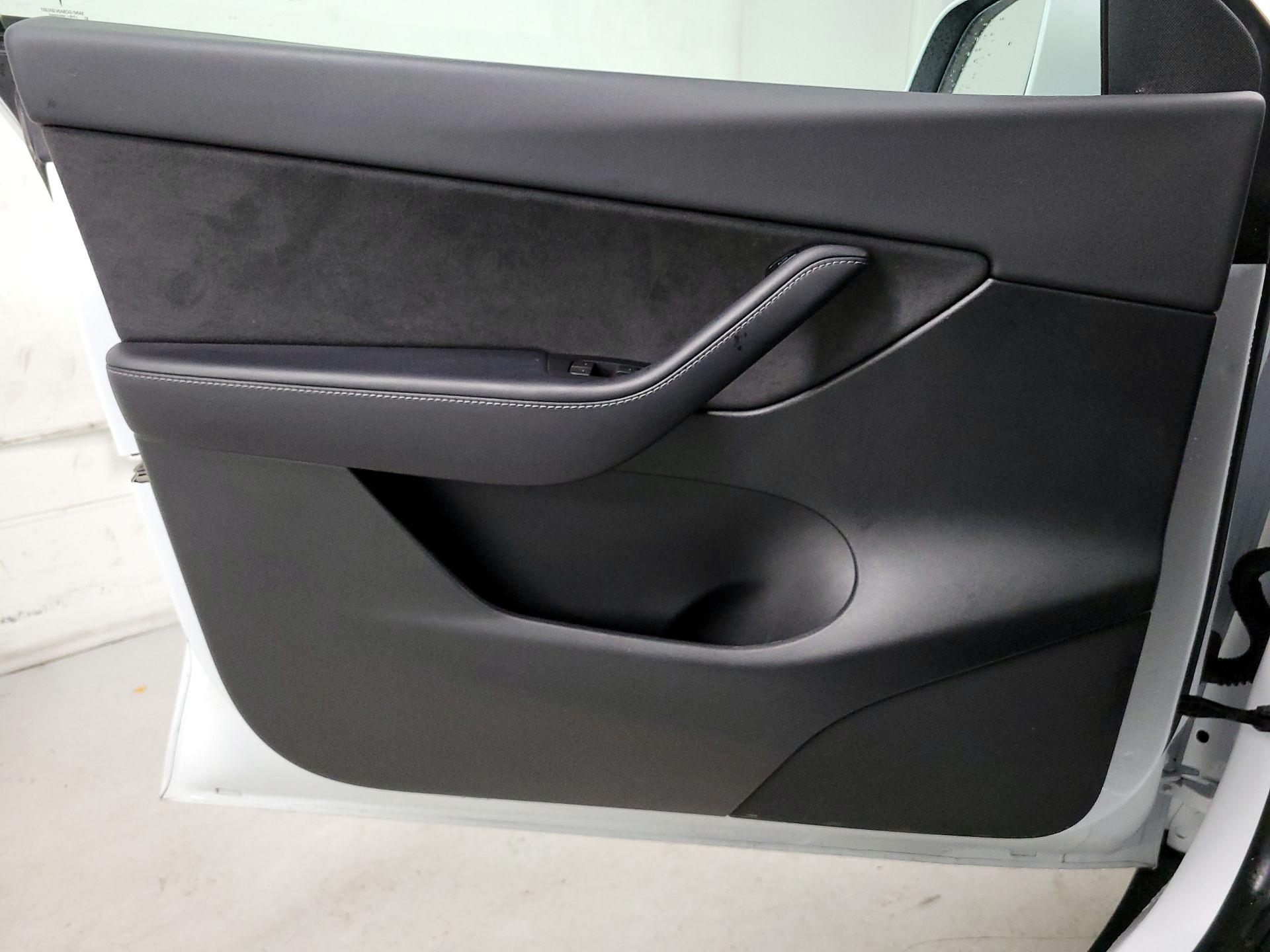 Thumbnail: 2022 Tesla Model Y - 10