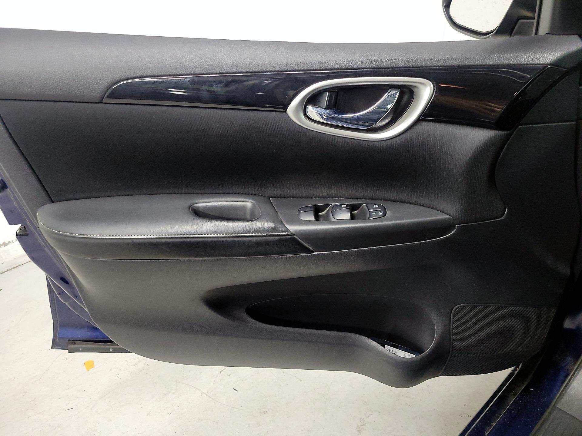 Thumbnail: 2019 Nissan Sentra - 12