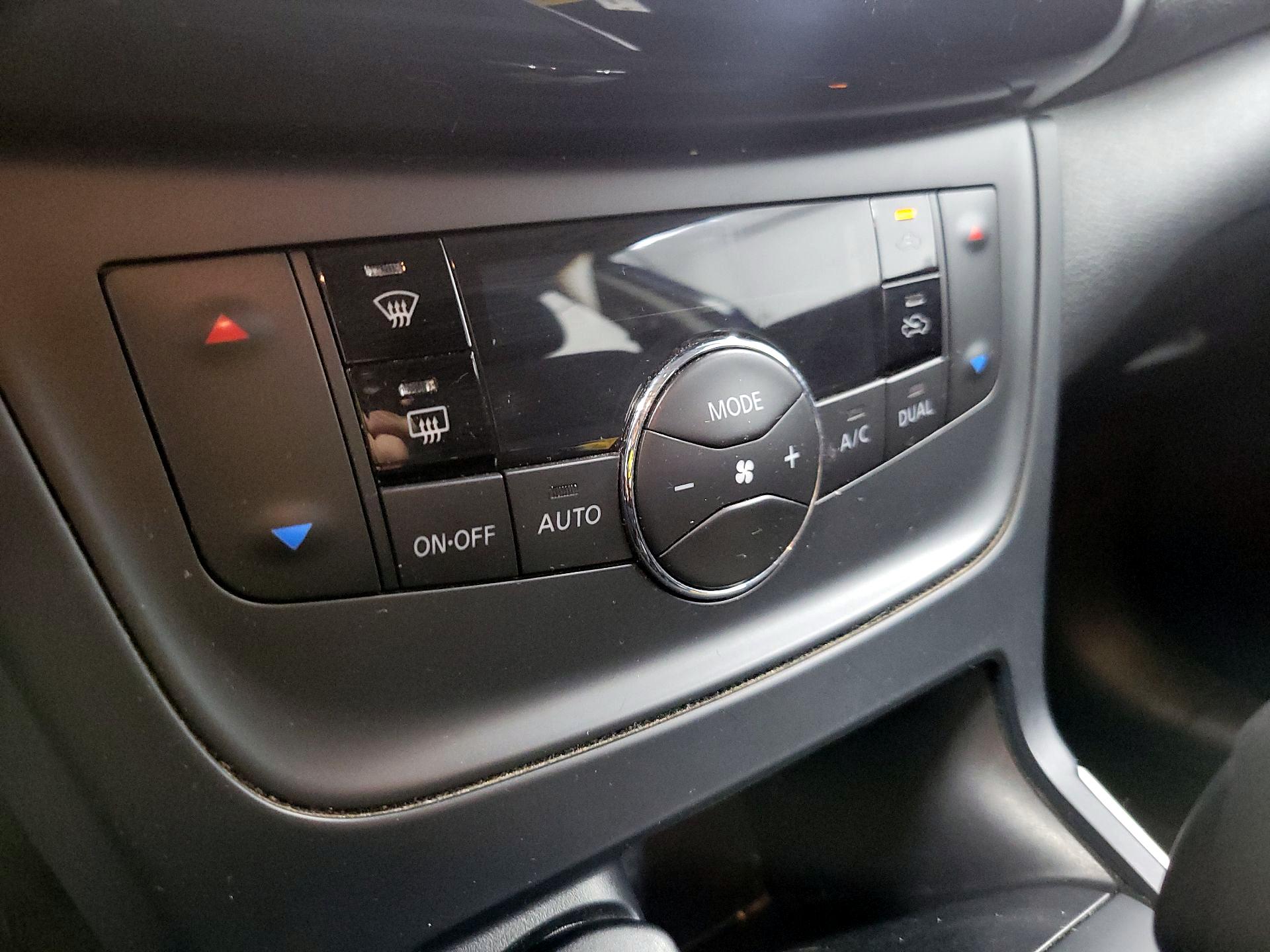 Thumbnail: 2019 Nissan Sentra - 16