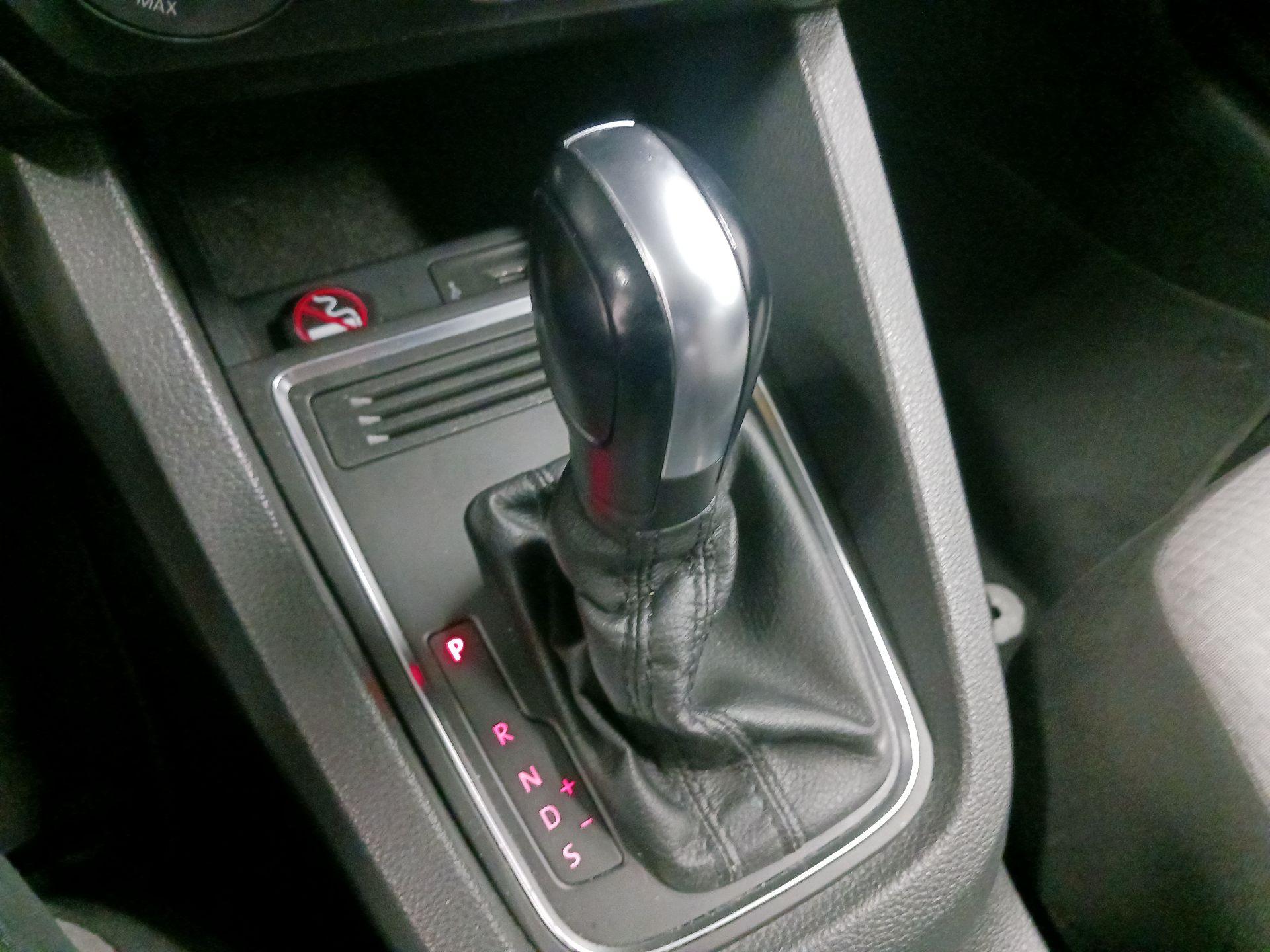 Thumbnail: 2017 Volkswagen Jetta - 12