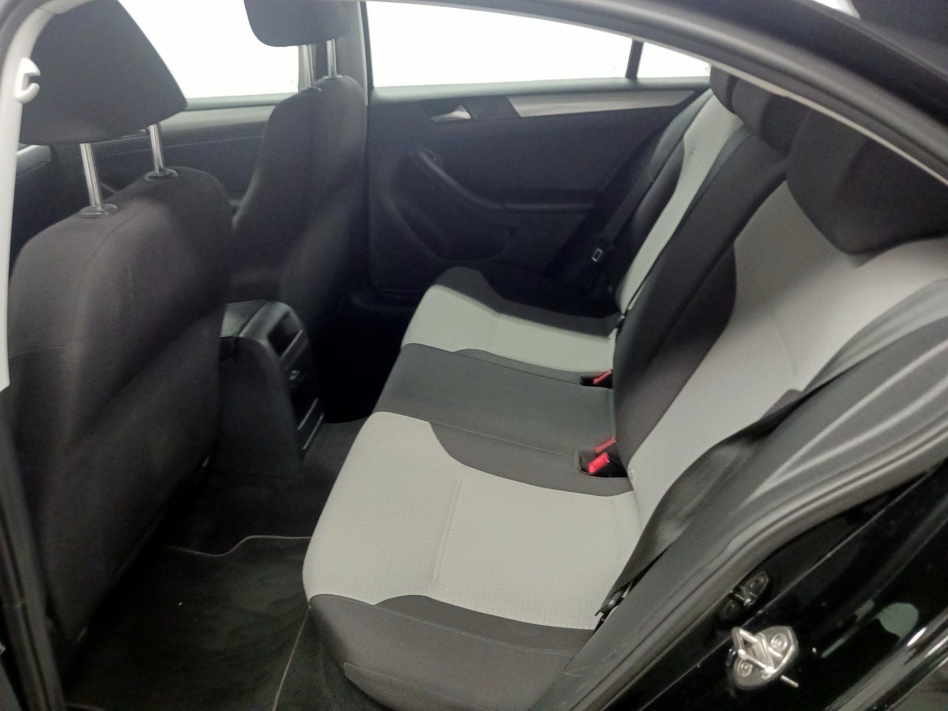 Thumbnail: 2017 Volkswagen Jetta - 13