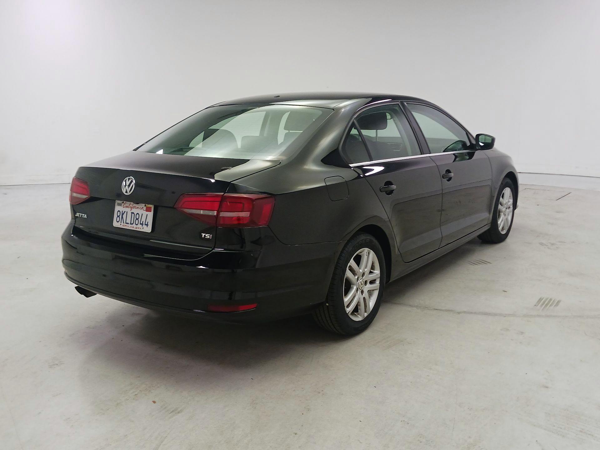 Thumbnail: 2017 Volkswagen Jetta - 5