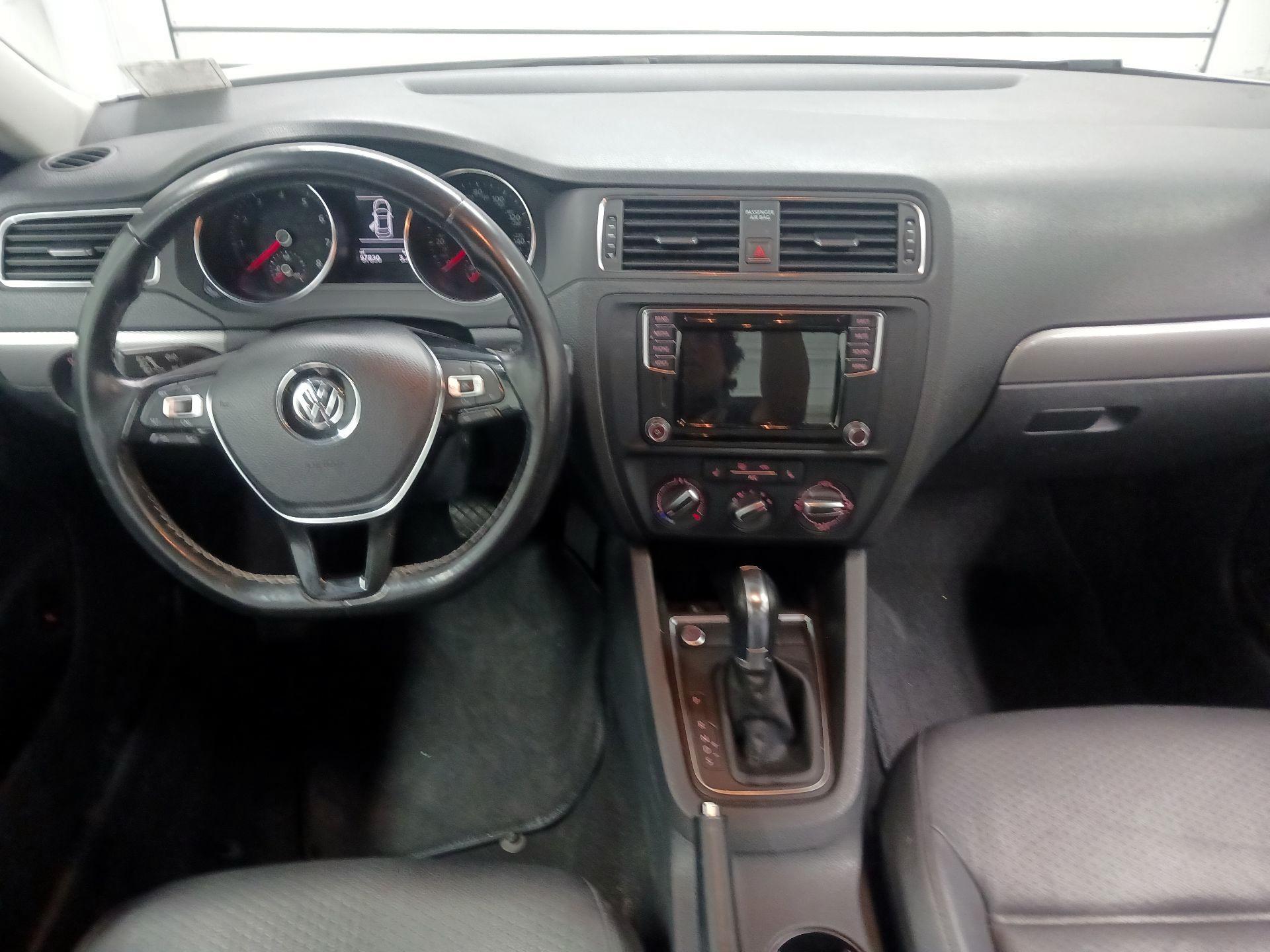 Thumbnail: 2017 Volkswagen Jetta - 9