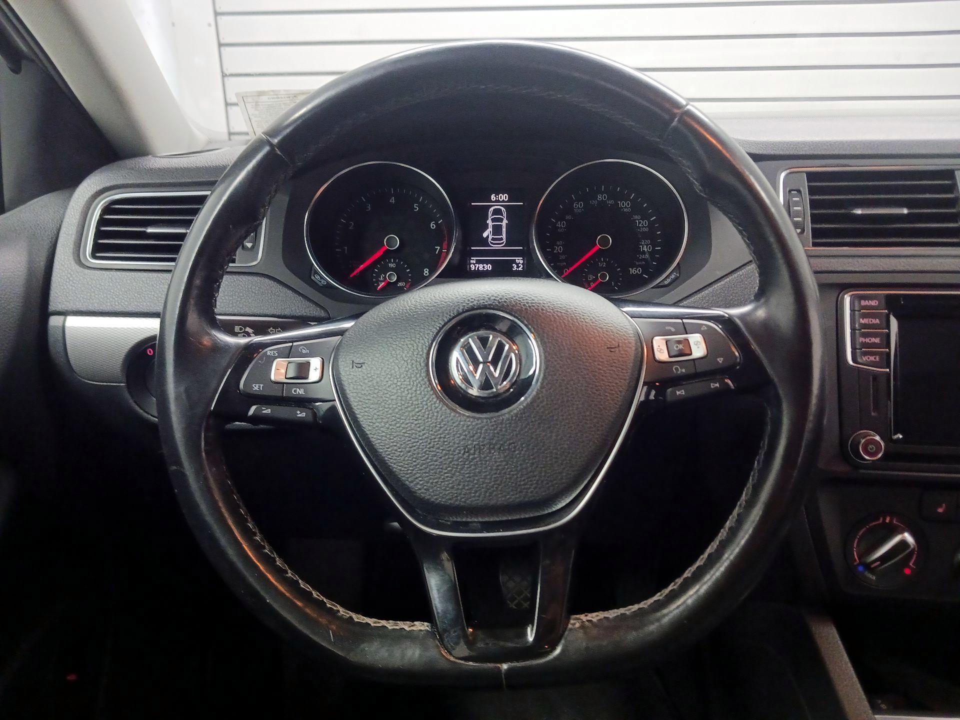 Thumbnail: 2017 Volkswagen Jetta - 10