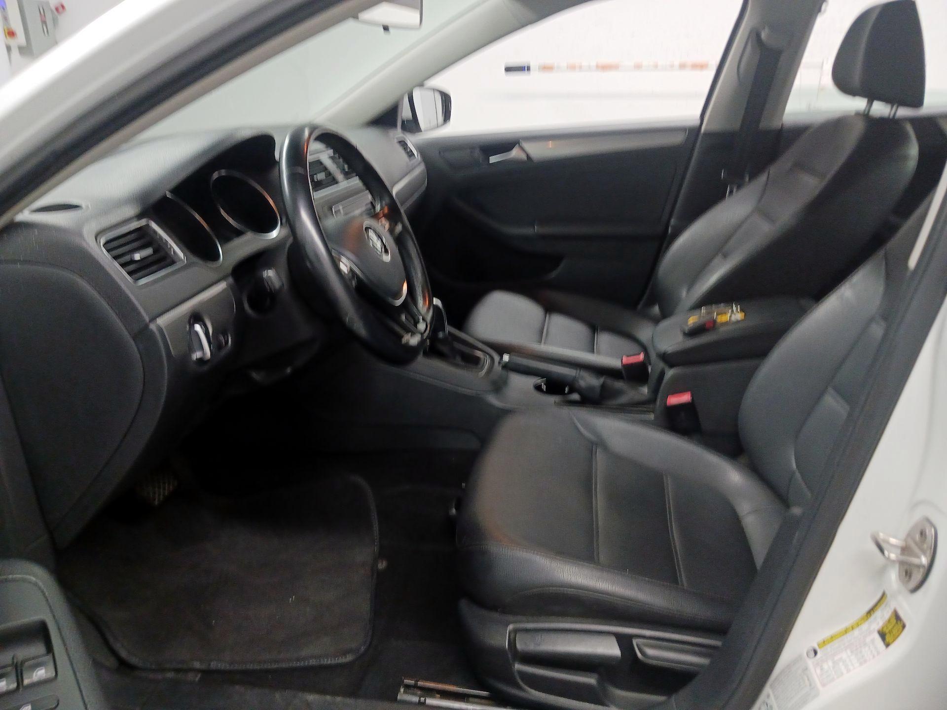 Thumbnail: 2017 Volkswagen Jetta - 11