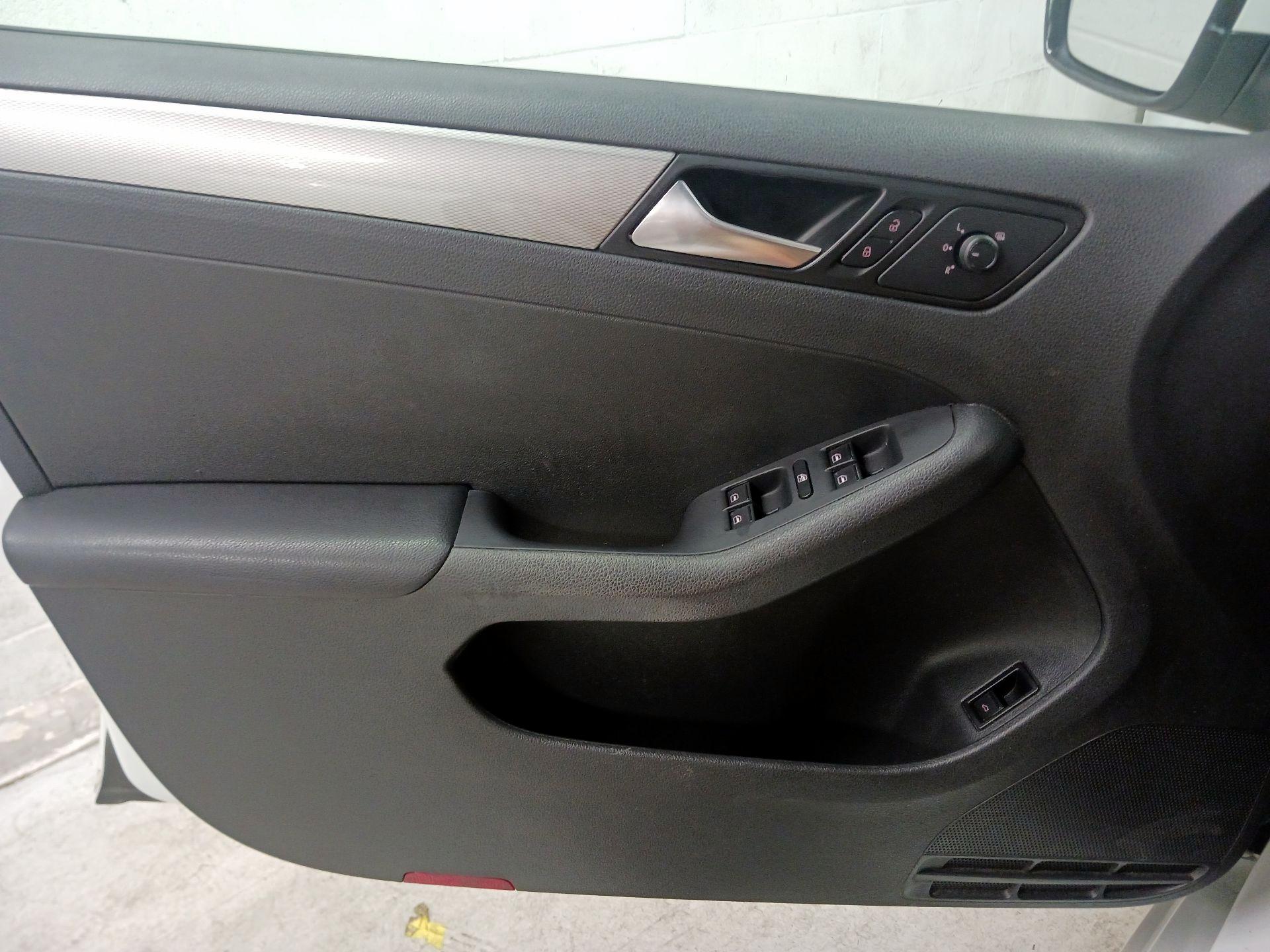 Thumbnail: 2017 Volkswagen Jetta - 12