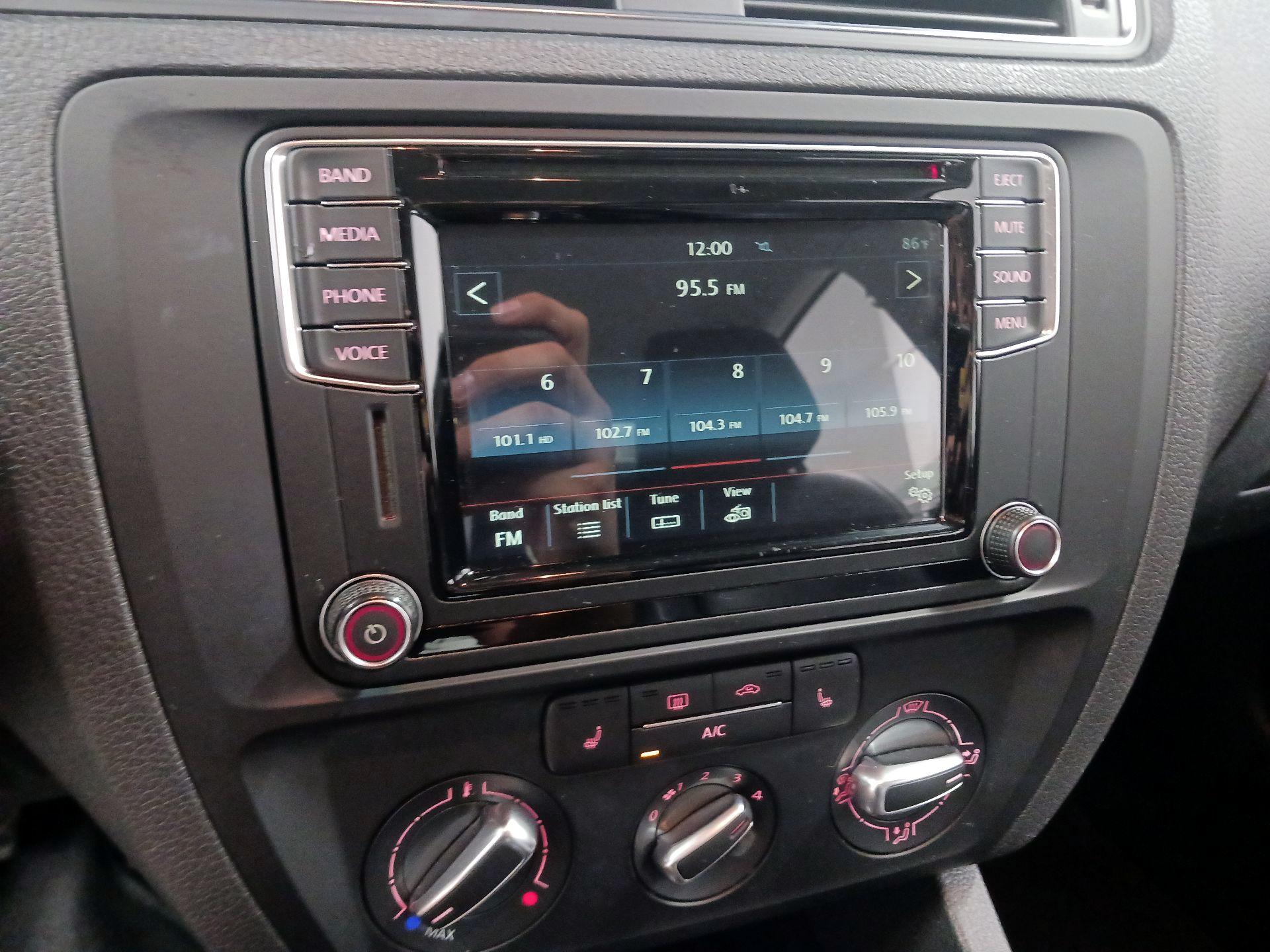 Thumbnail: 2017 Volkswagen Jetta - 14