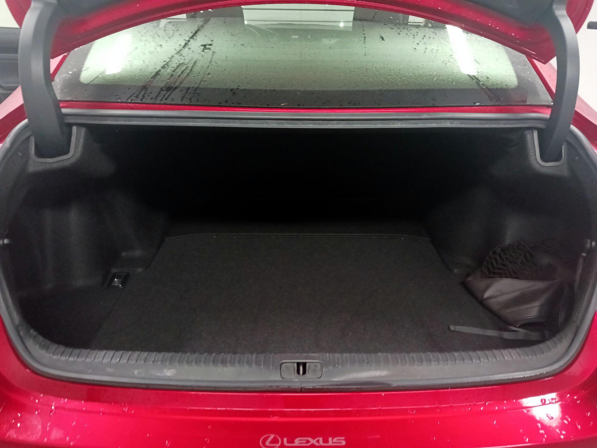 Thumbnail: 2016 Lexus RC - 18