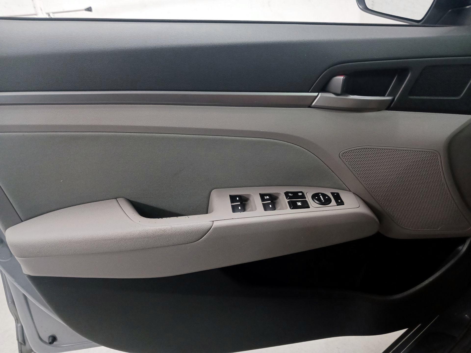 Thumbnail: 2017 Hyundai Elantra - 12