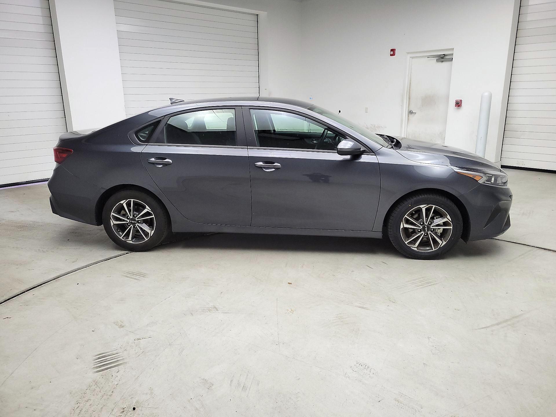 Thumbnail: 2023 Kia Forte - 4