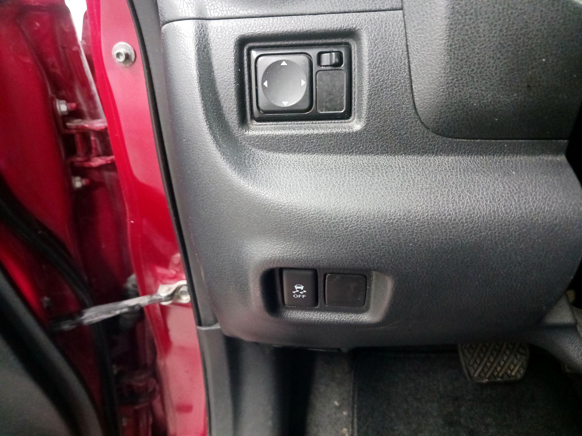 Thumbnail: 2014 Nissan Versa Note - 11