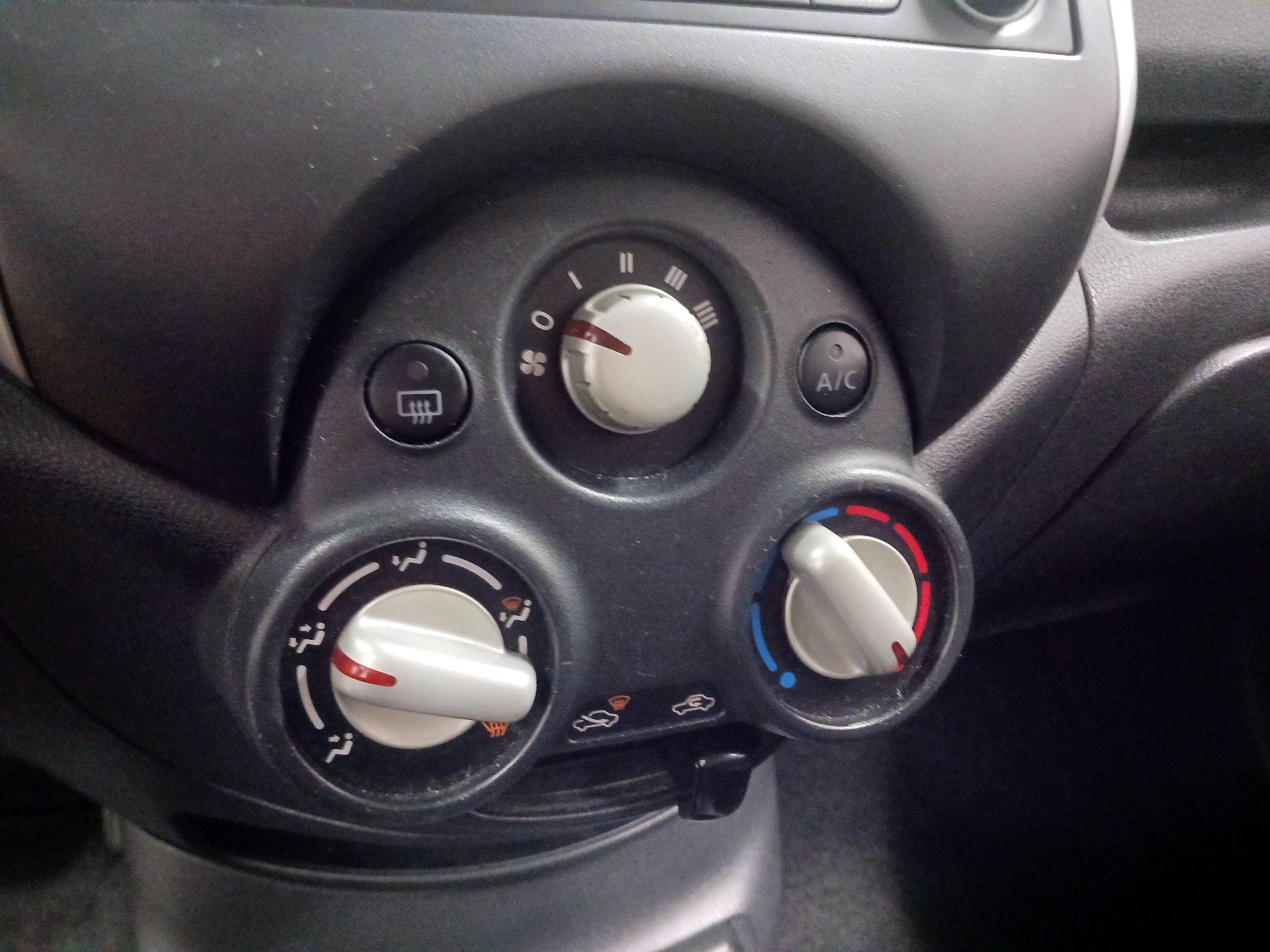 Thumbnail: 2014 Nissan Versa Note - 13