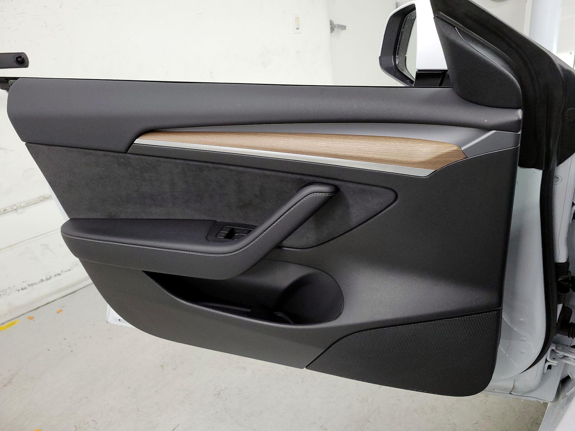 Thumbnail: 2023 Tesla Model 3 - 10