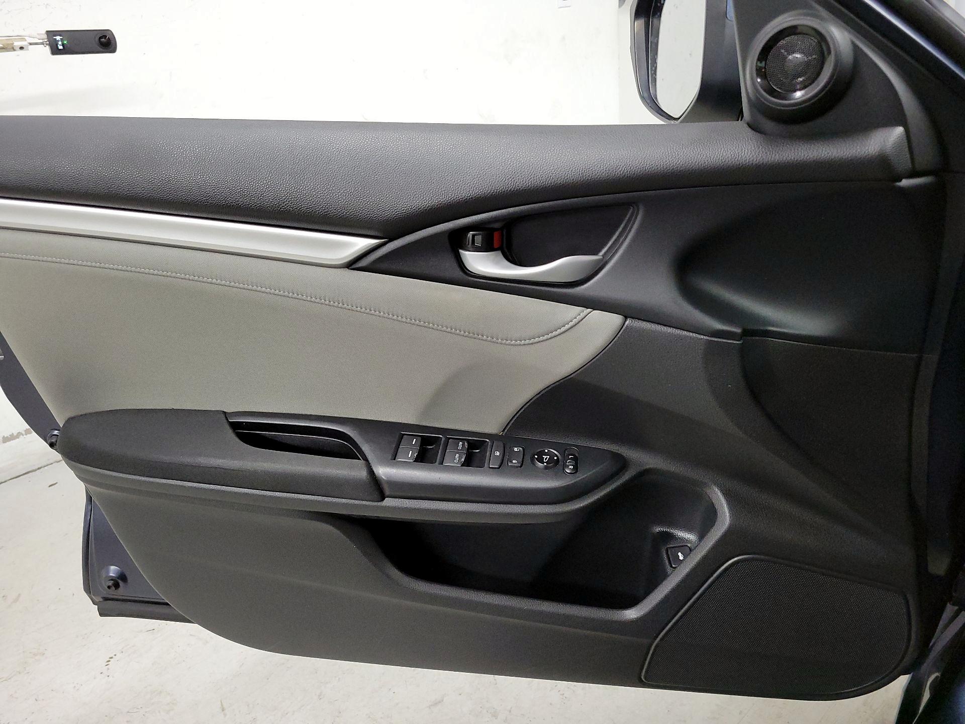 Thumbnail: 2016 Honda Civic - 10