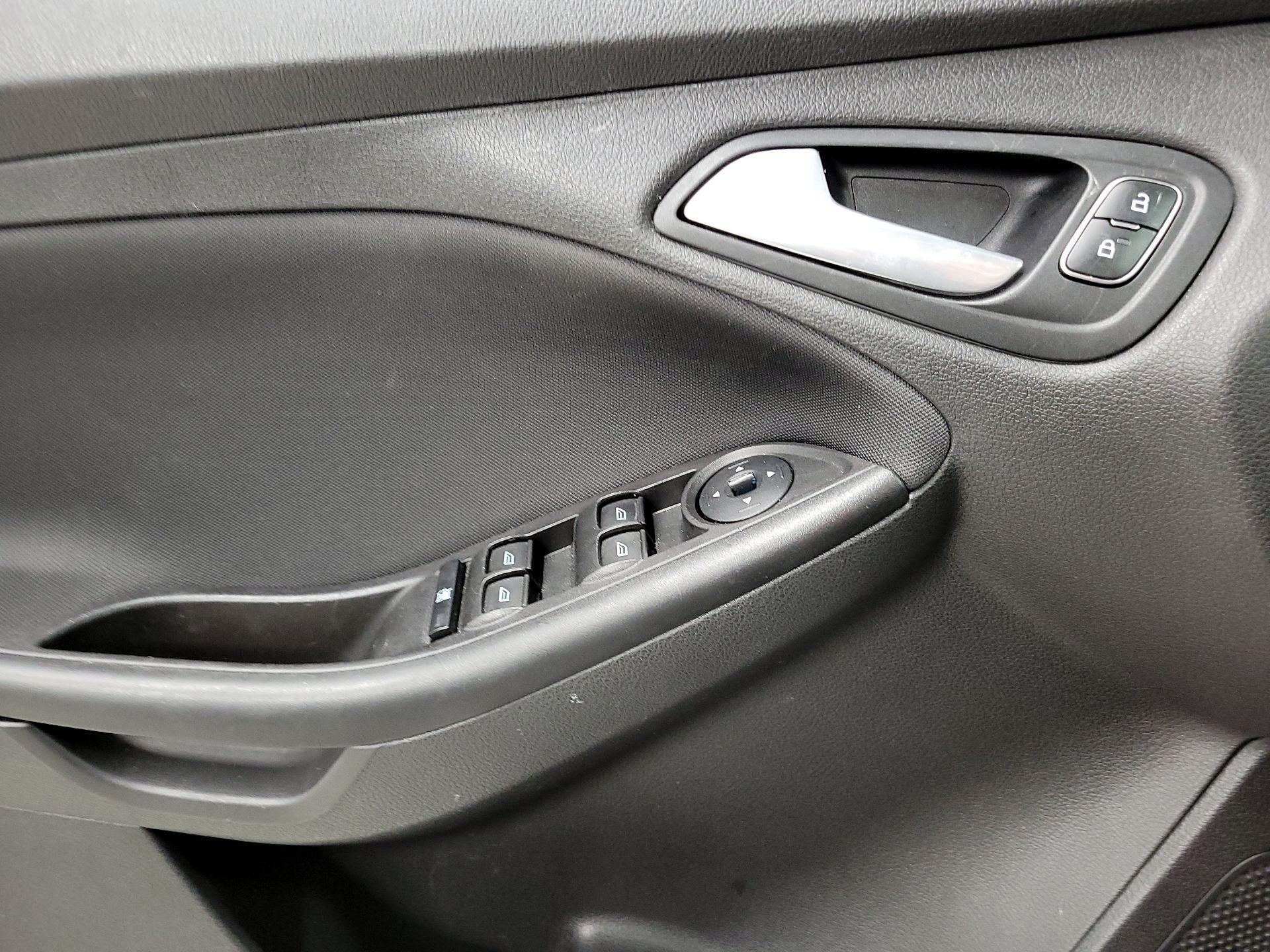 Thumbnail: 2018 Ford Focus - 10