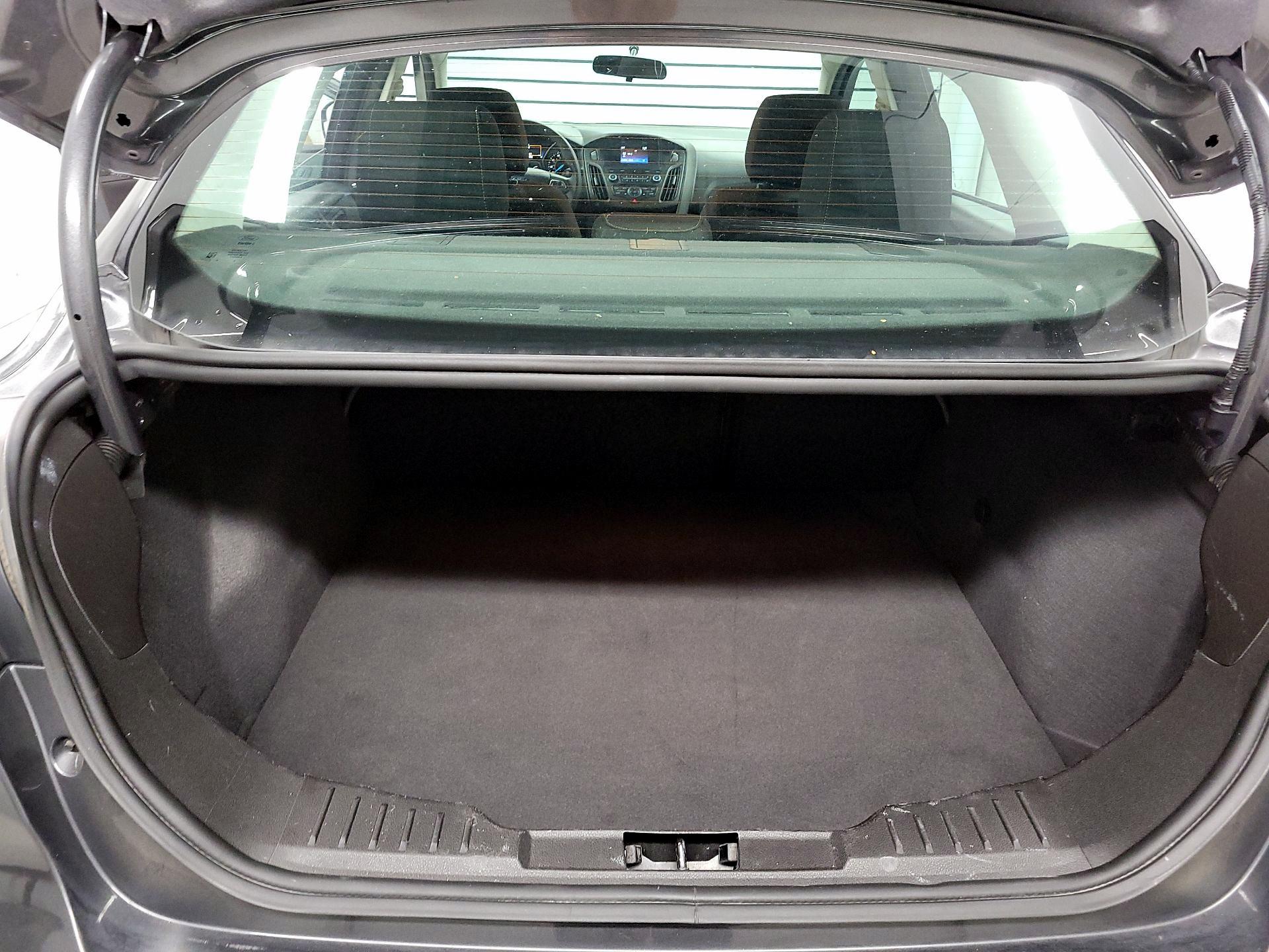 Thumbnail: 2018 Ford Focus - 18