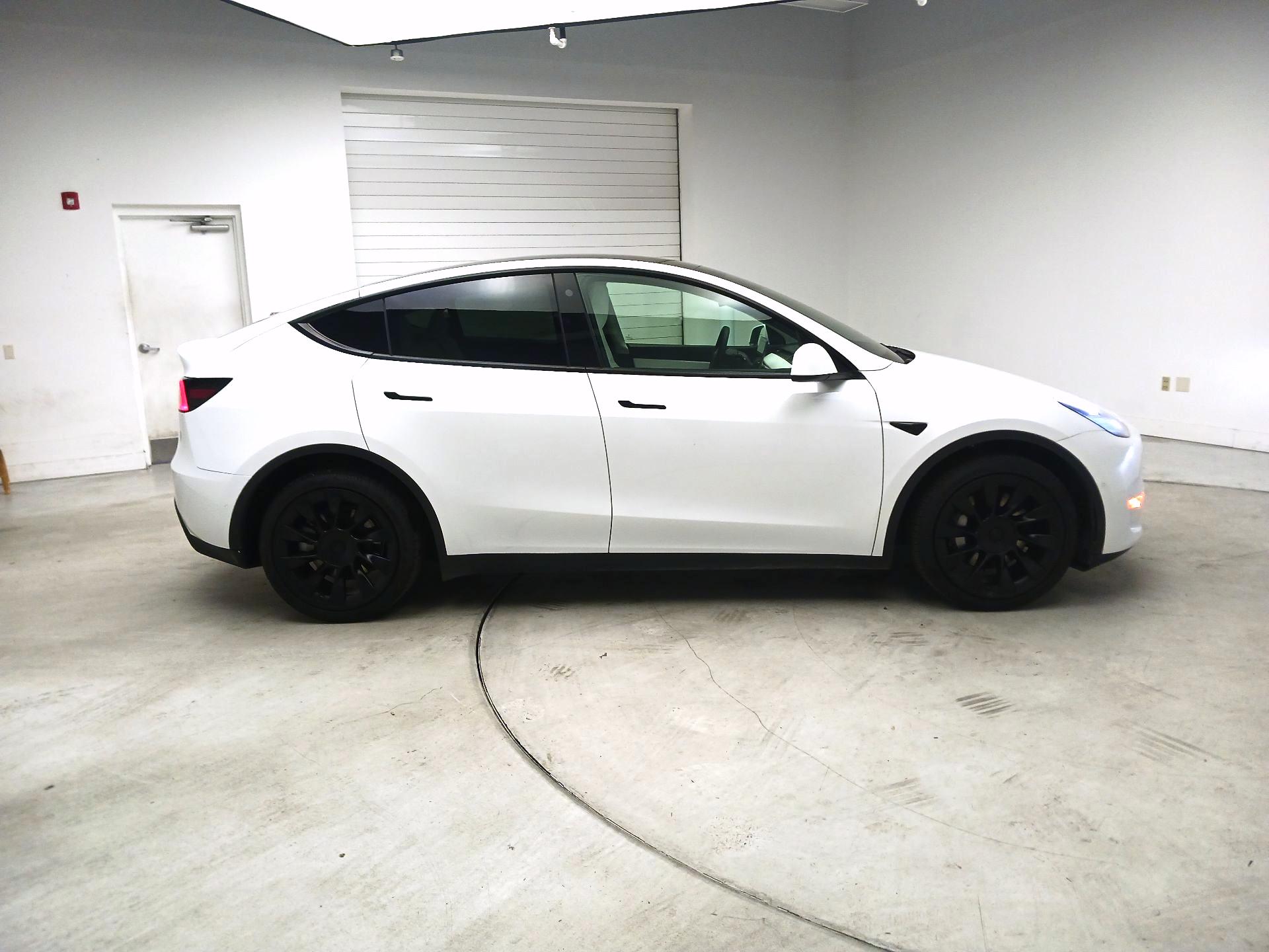 Thumbnail: 2021 Tesla Model Y - 4