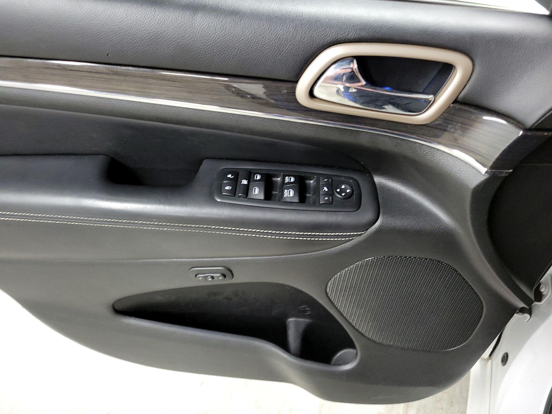 Thumbnail: 2017 Jeep Grand Cherokee - 10