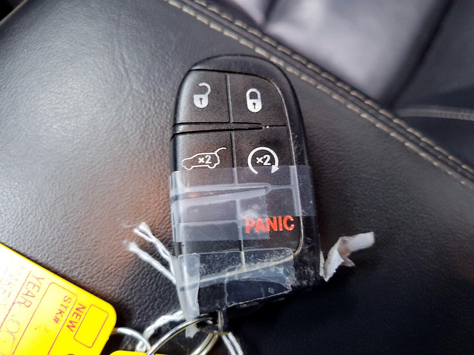 Thumbnail: 2017 Jeep Grand Cherokee - 16