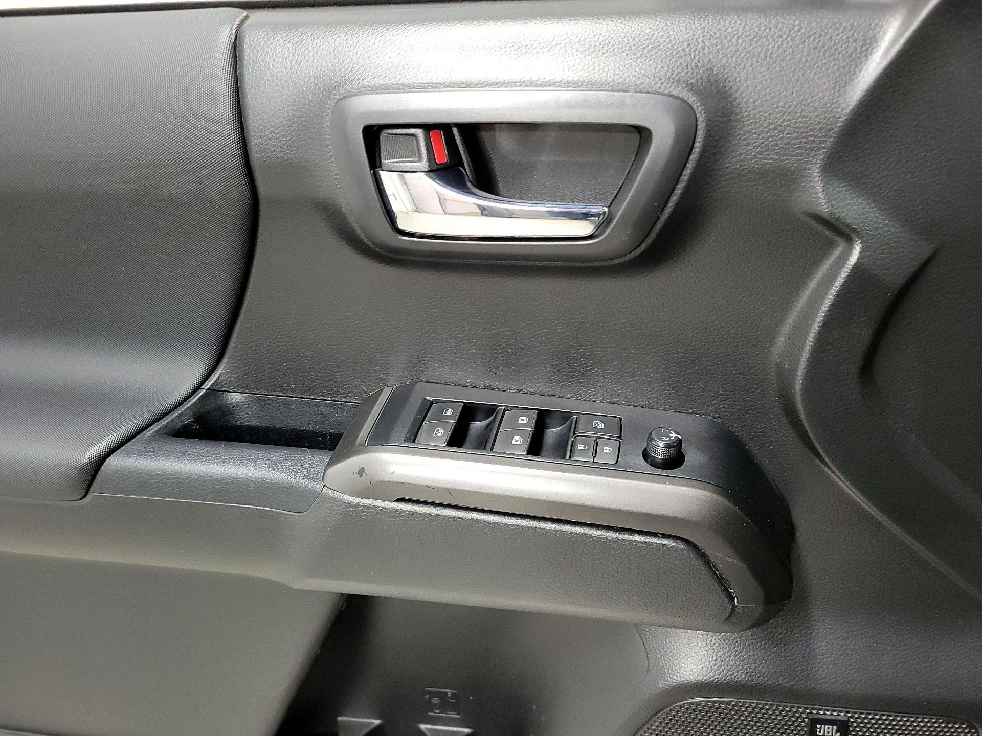 Thumbnail: 2022 Toyota Tacoma - 10