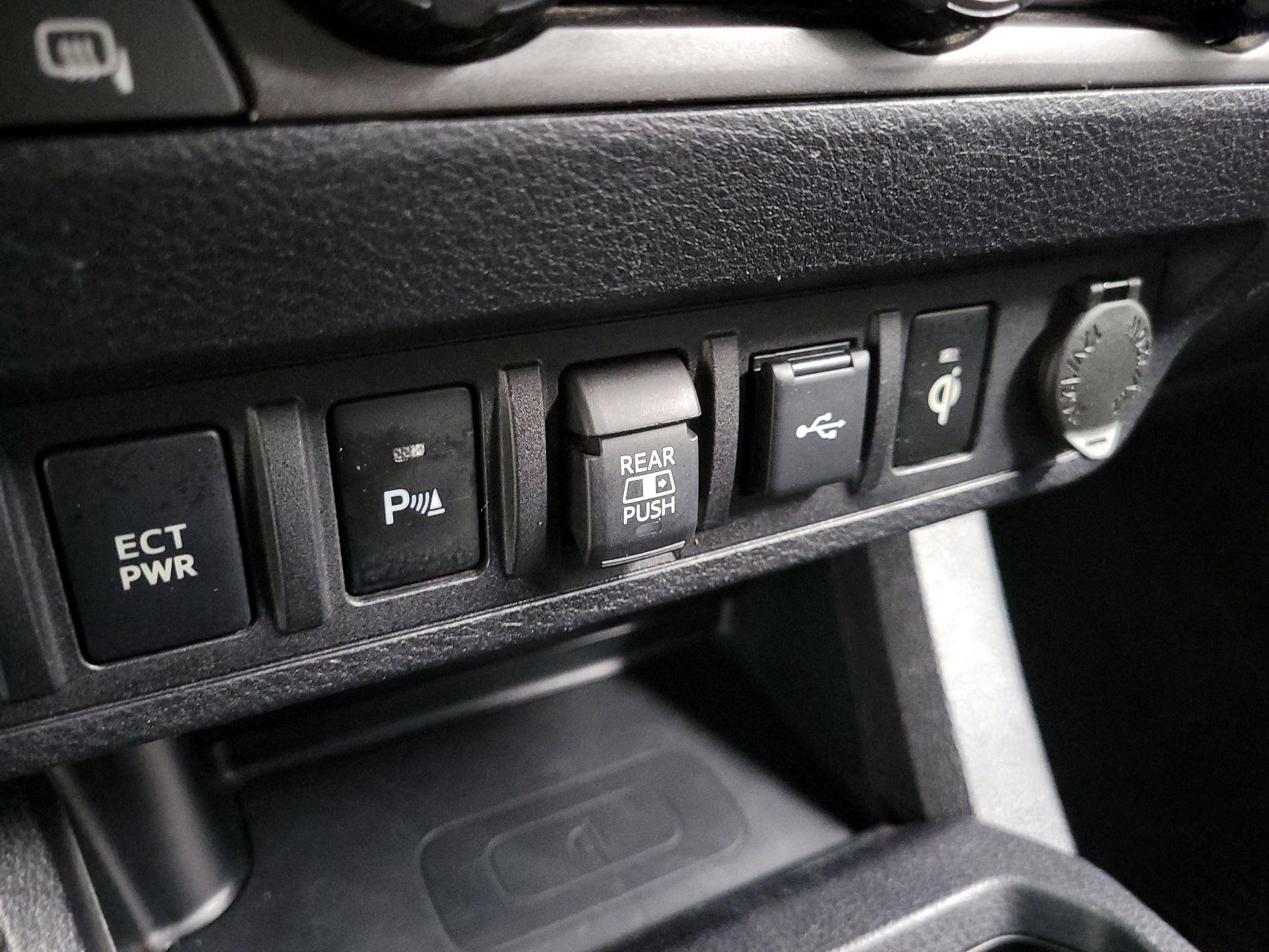 Thumbnail: 2022 Toyota Tacoma - 17