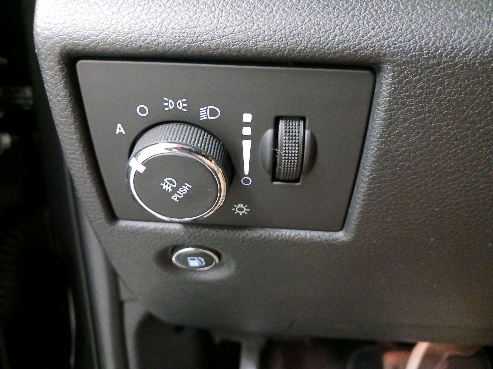 Thumbnail: 2015 Jeep Grand Cherokee - 11