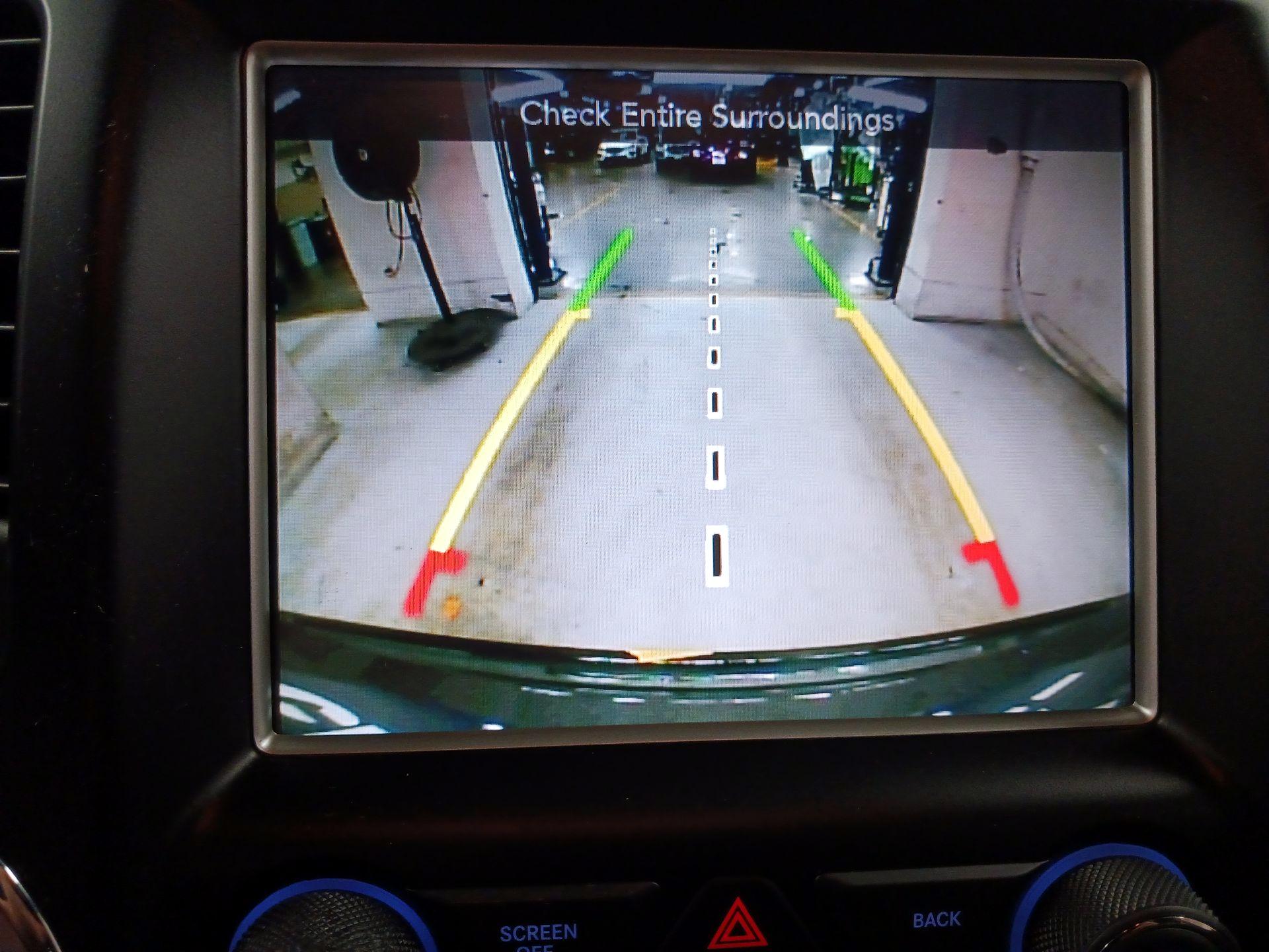 Thumbnail: 2015 Jeep Grand Cherokee - 12