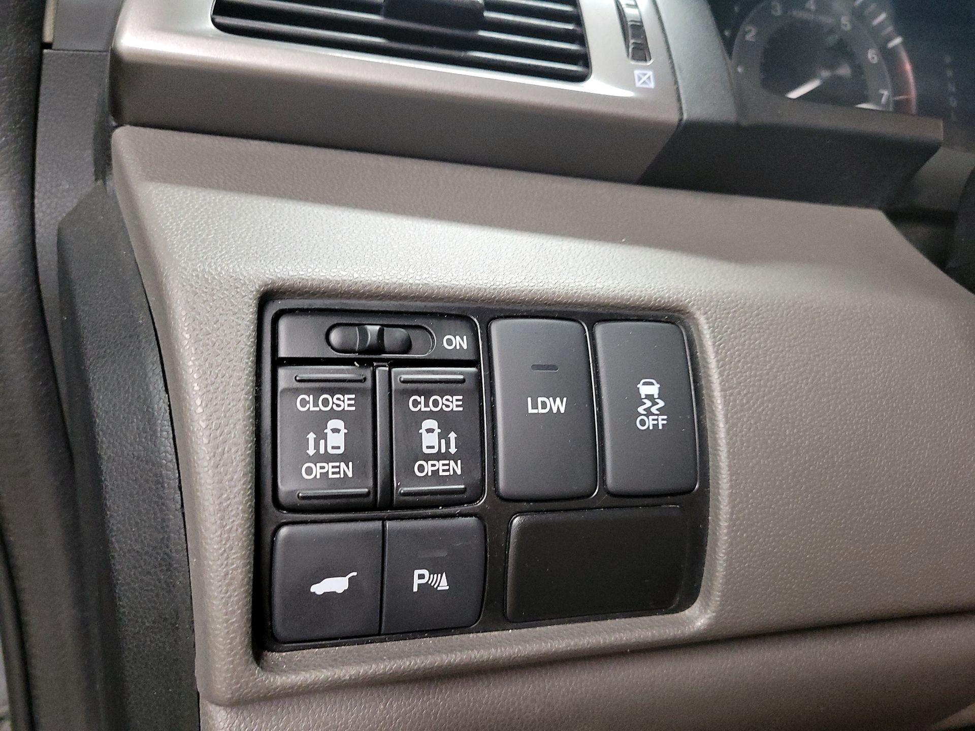 Thumbnail: 2016 Honda Odyssey - 13