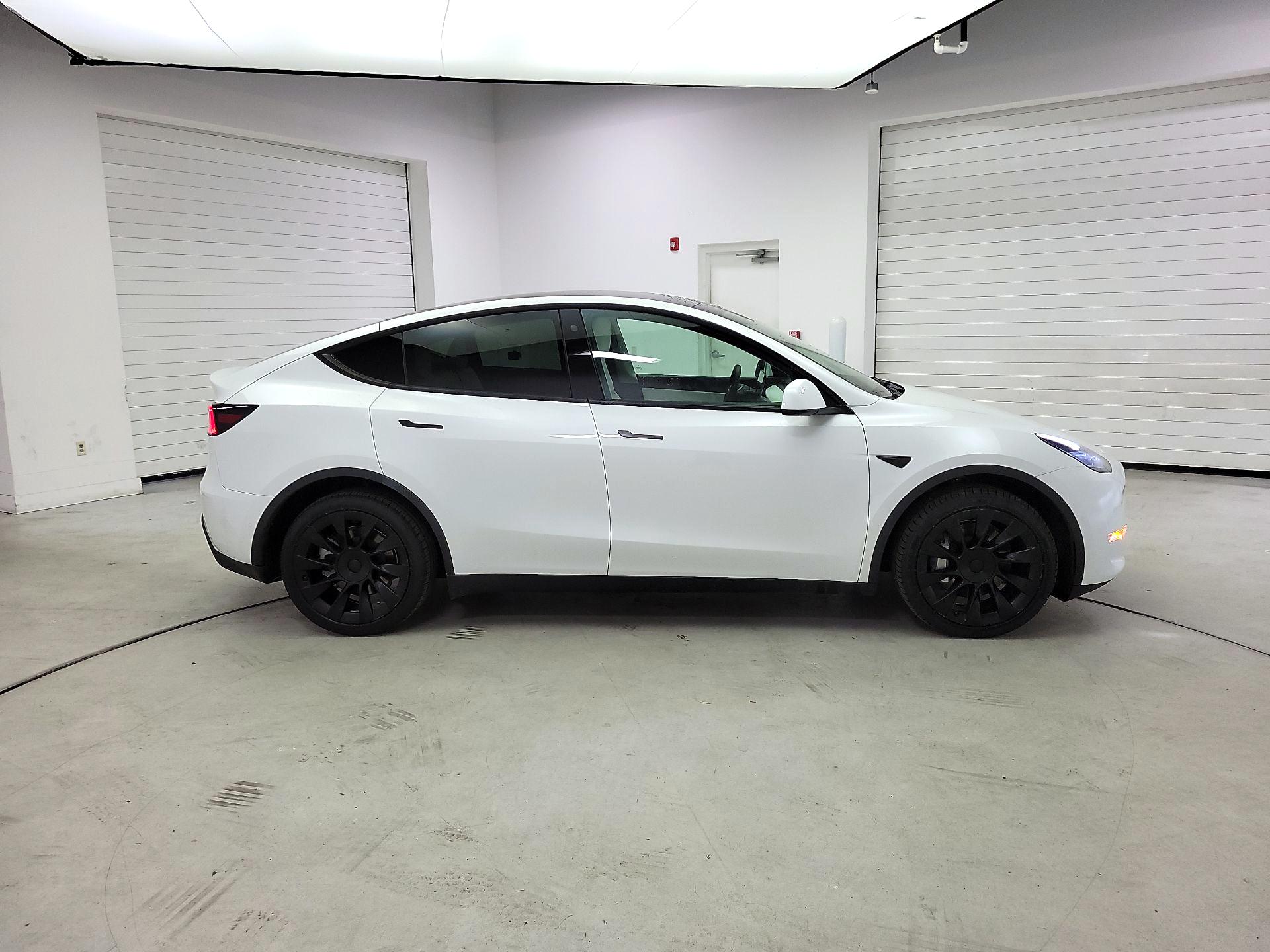 Thumbnail: 2022 Tesla Model Y - 4