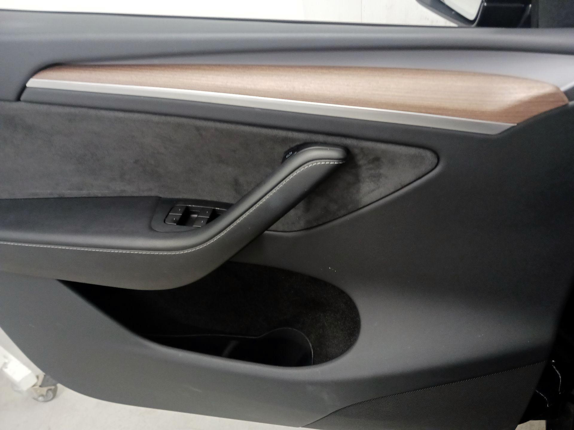 Thumbnail: 2023 Tesla Model Y - 10