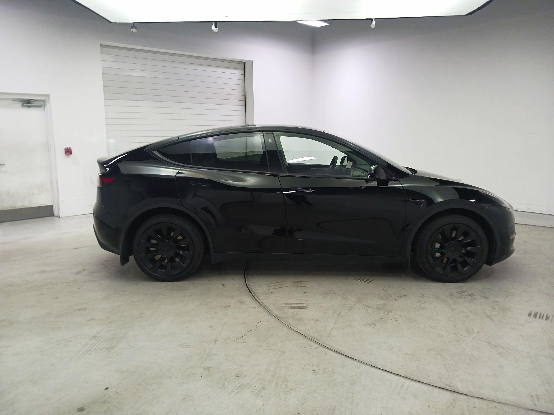 Thumbnail: 2023 Tesla Model Y - 4