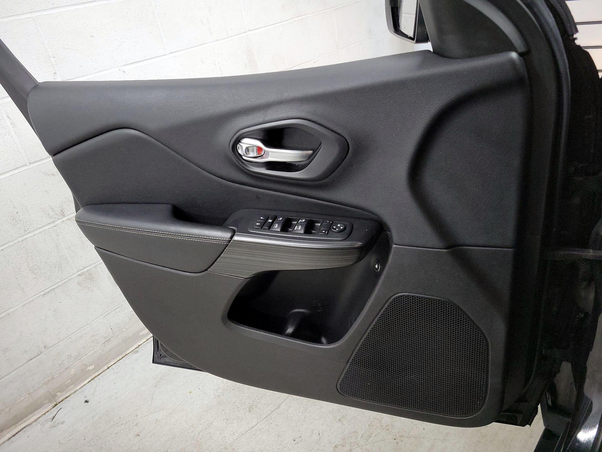 Thumbnail: 2015 Jeep Cherokee - 12