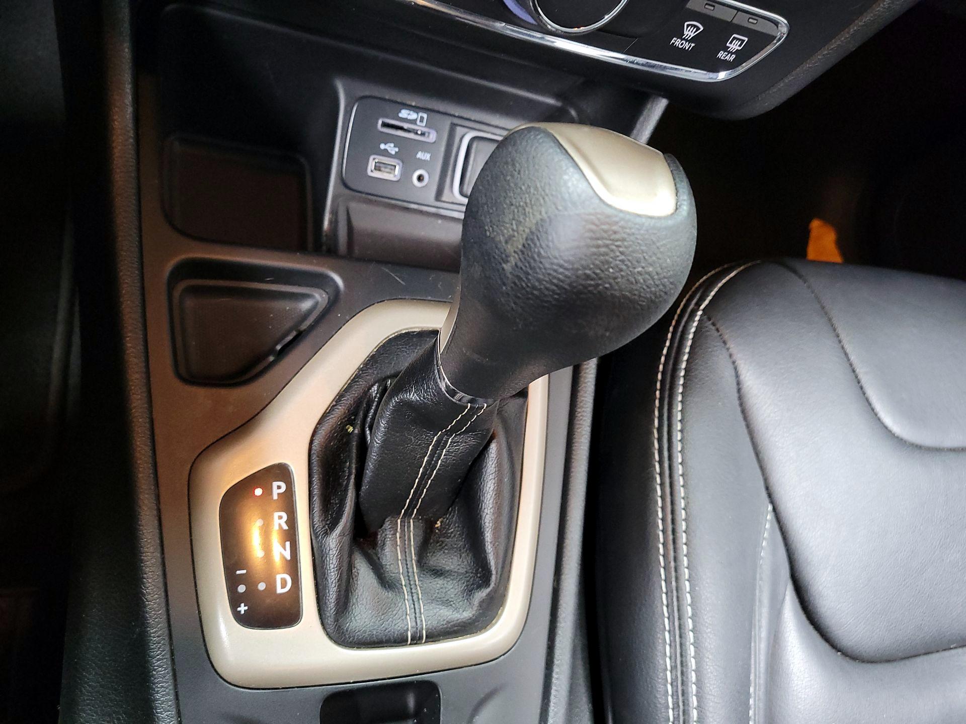 Thumbnail: 2015 Jeep Cherokee - 16