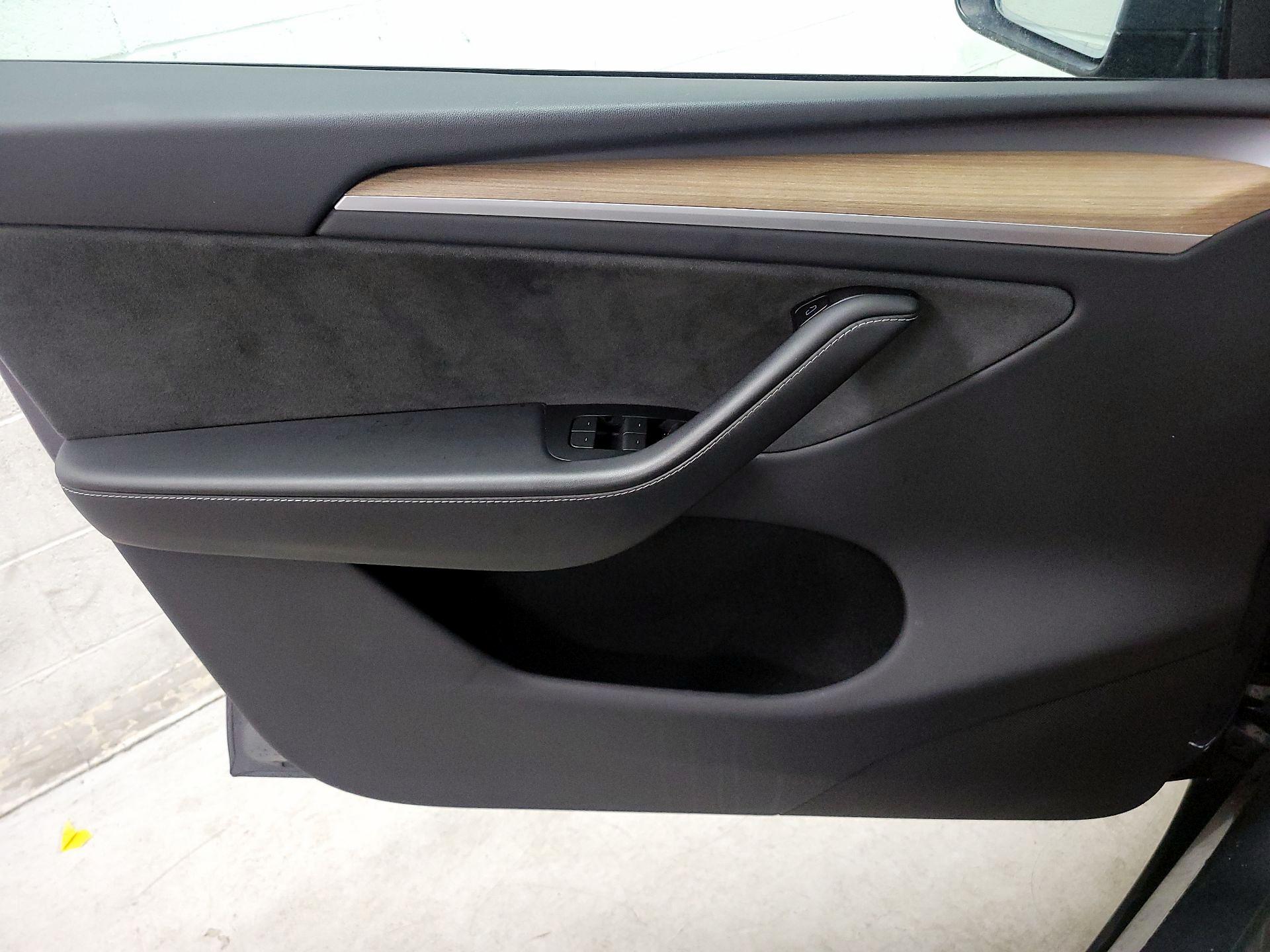 Thumbnail: 2023 Tesla Model Y - 12