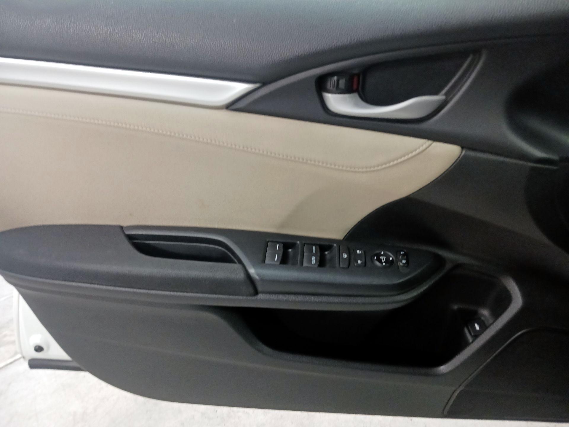 Thumbnail: 2016 Honda Civic - 10