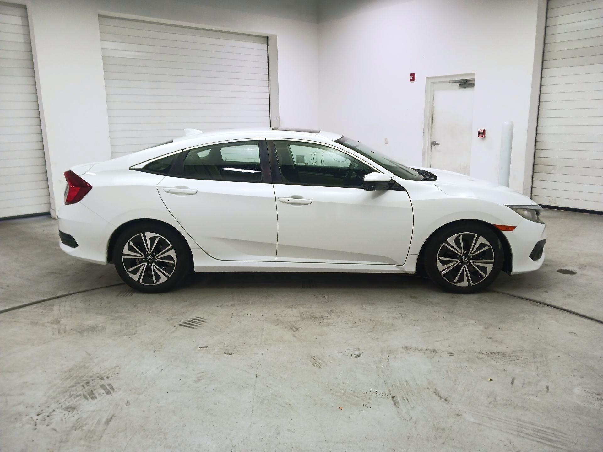 Thumbnail: 2016 Honda Civic - 4