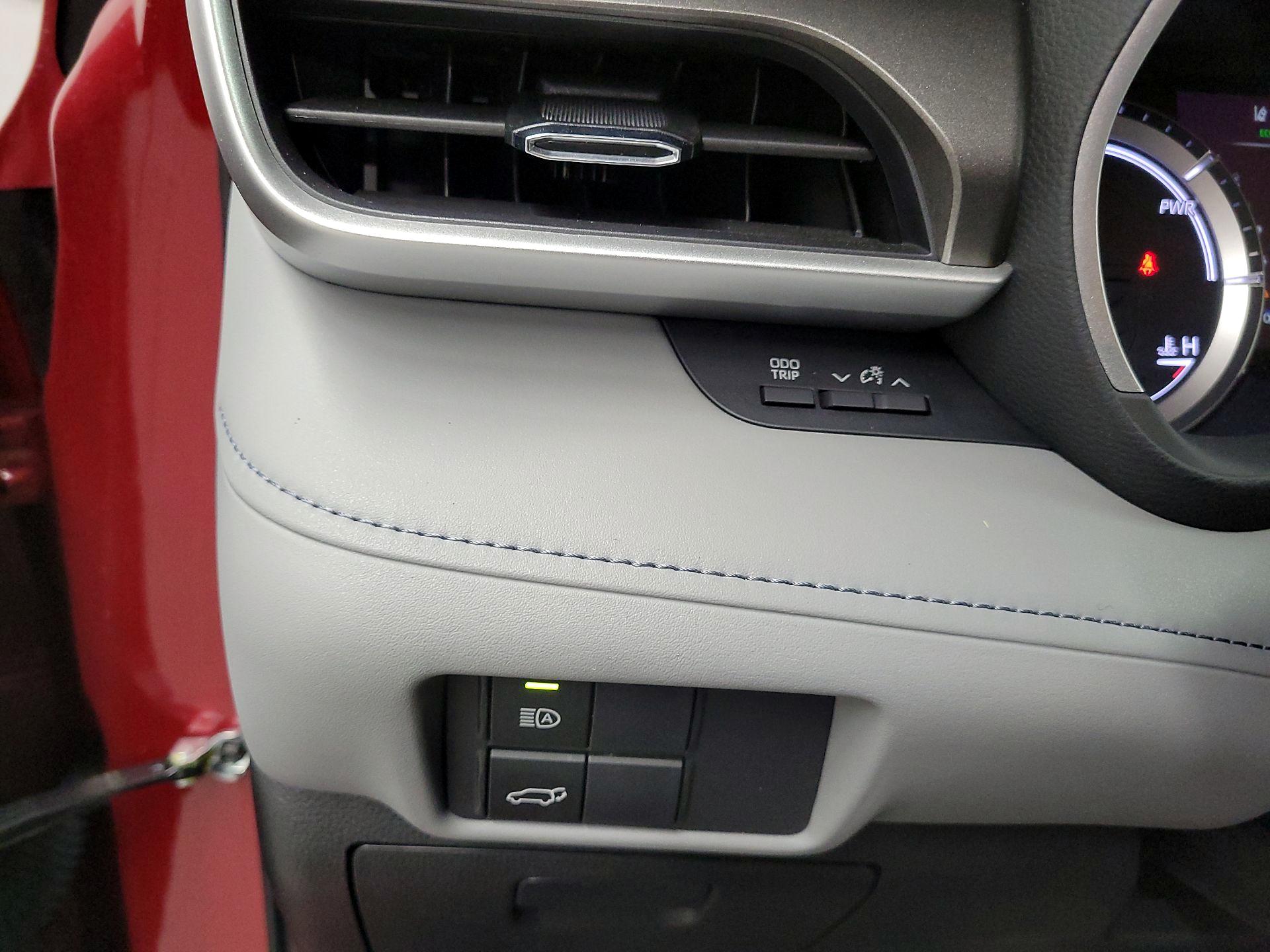 Thumbnail: 2023 Toyota Highlander - 11