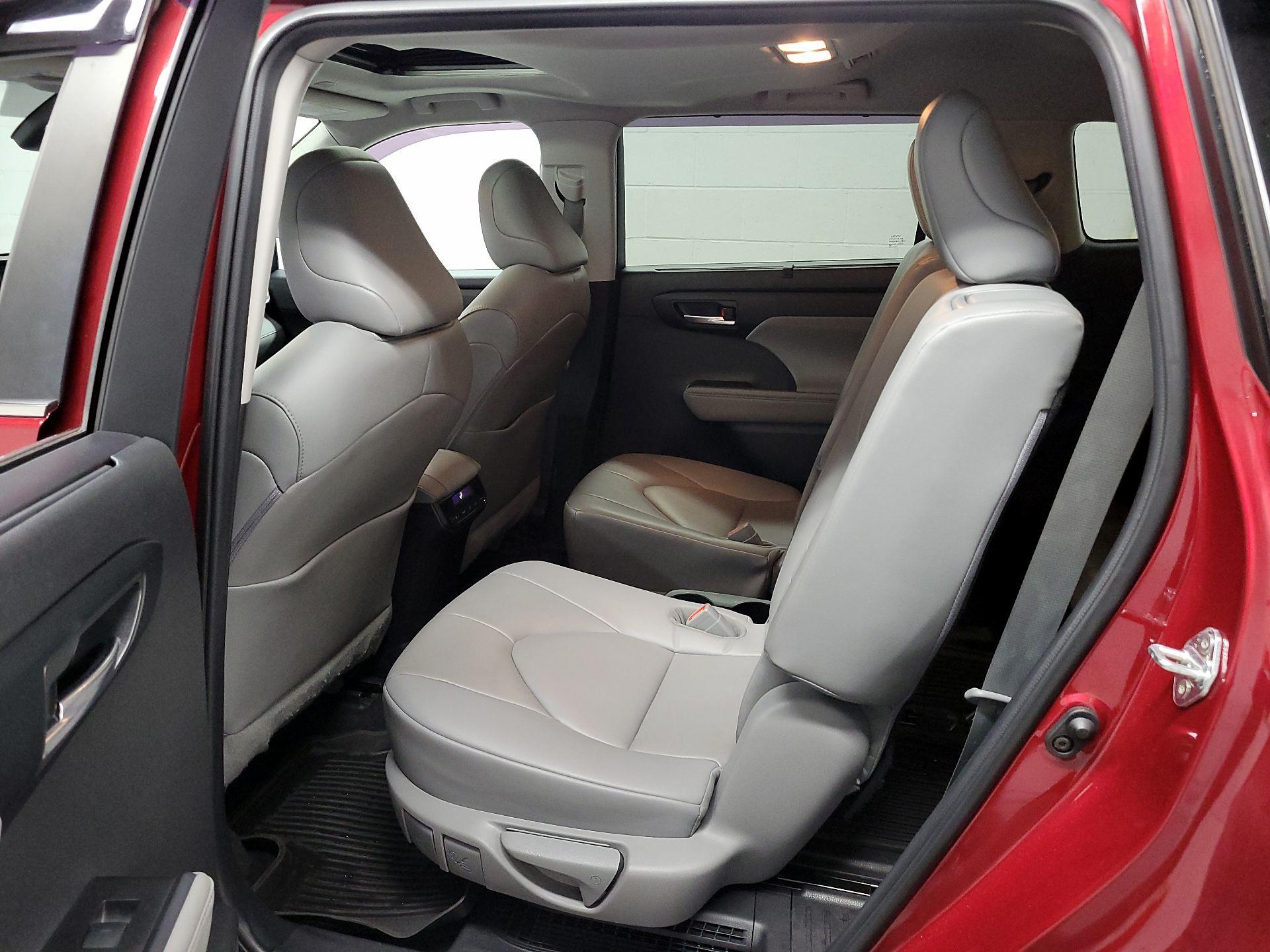 Thumbnail: 2023 Toyota Highlander - 18