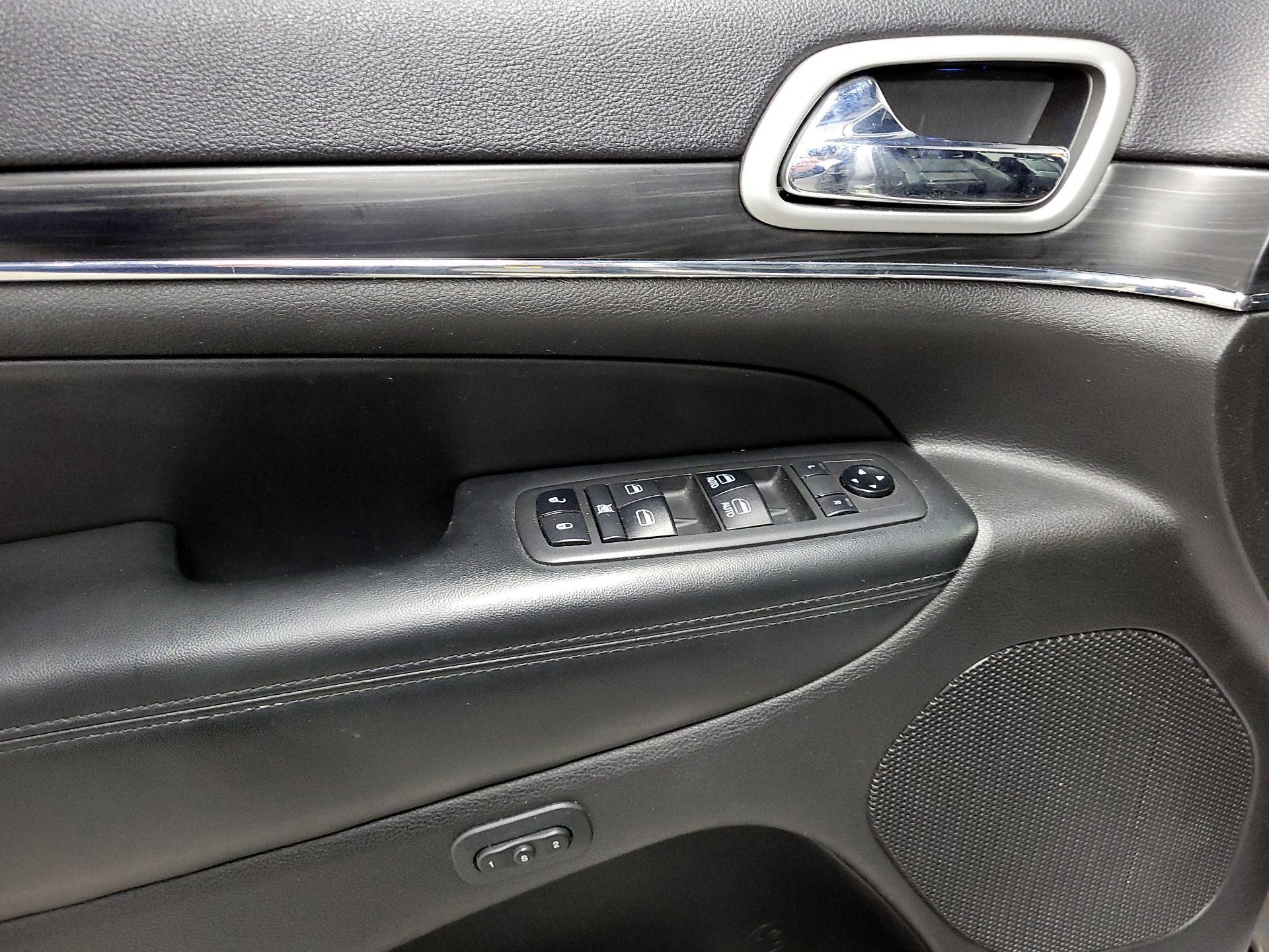 Thumbnail: 2019 Jeep Grand Cherokee - 10