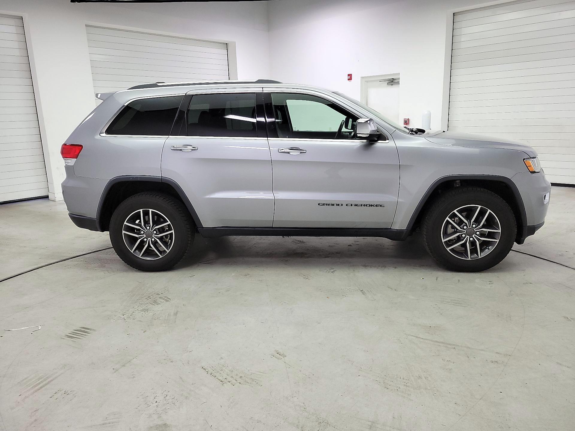Thumbnail: 2019 Jeep Grand Cherokee - 4