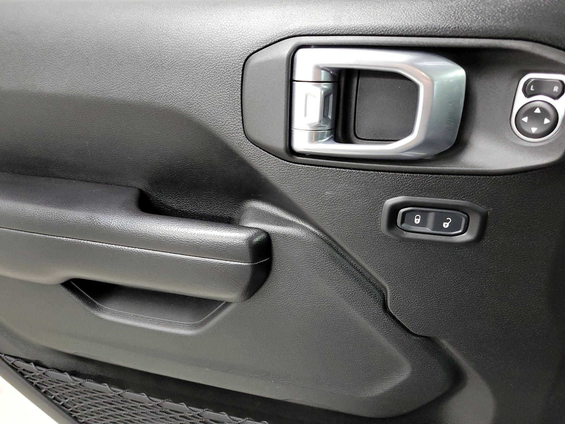 Thumbnail: 2021 Jeep Wrangler - 10