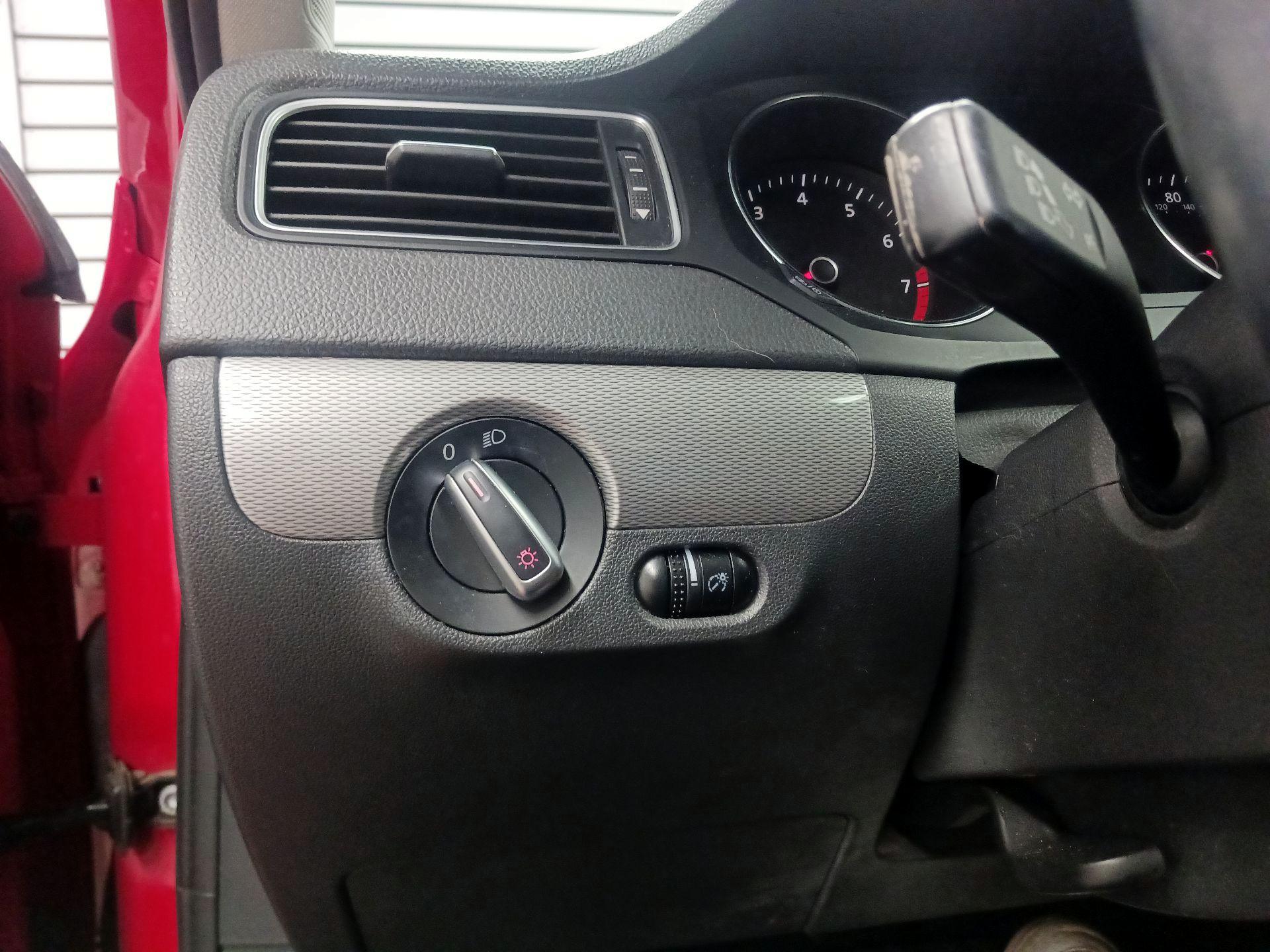 Thumbnail: 2015 Volkswagen Jetta - 13