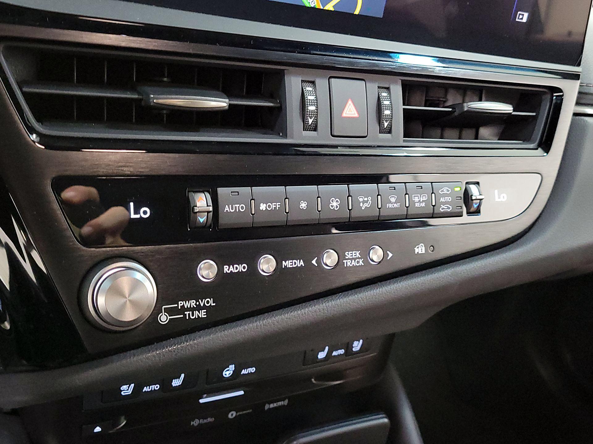 Thumbnail: 2022 Lexus ES - 15