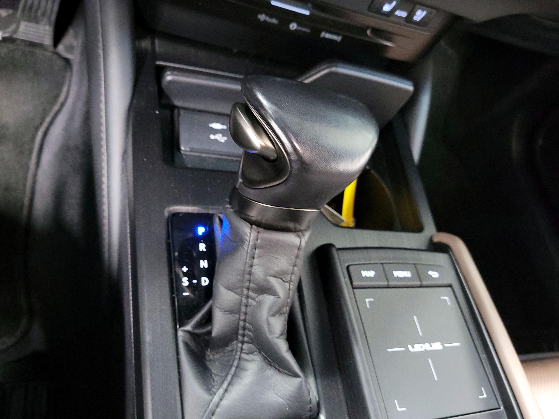 Thumbnail: 2022 Lexus ES - 16