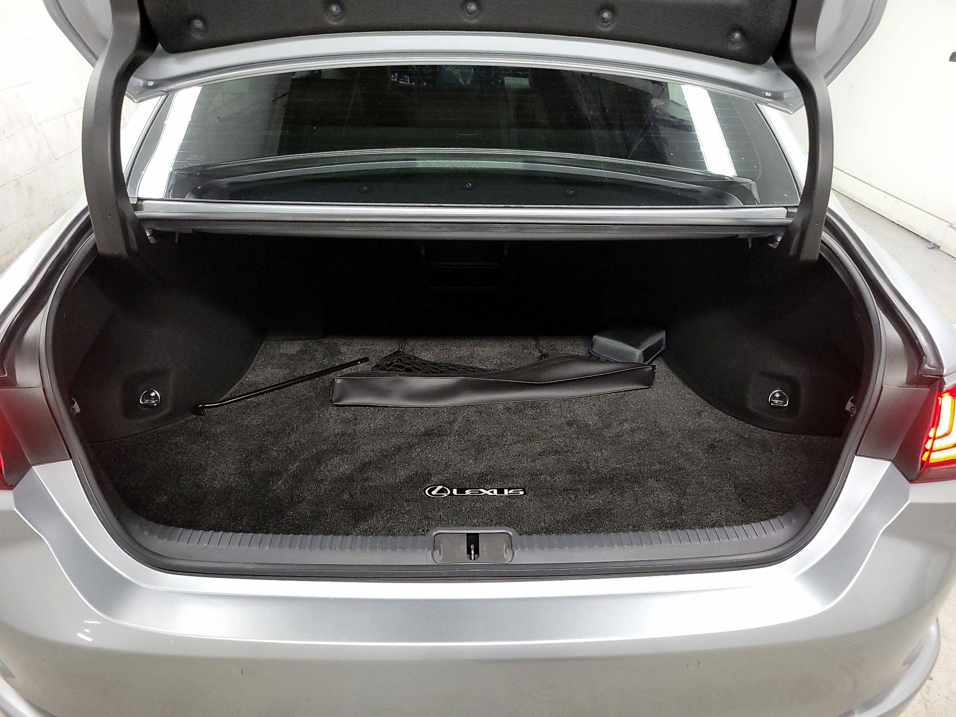 Thumbnail: 2022 Lexus ES - 18