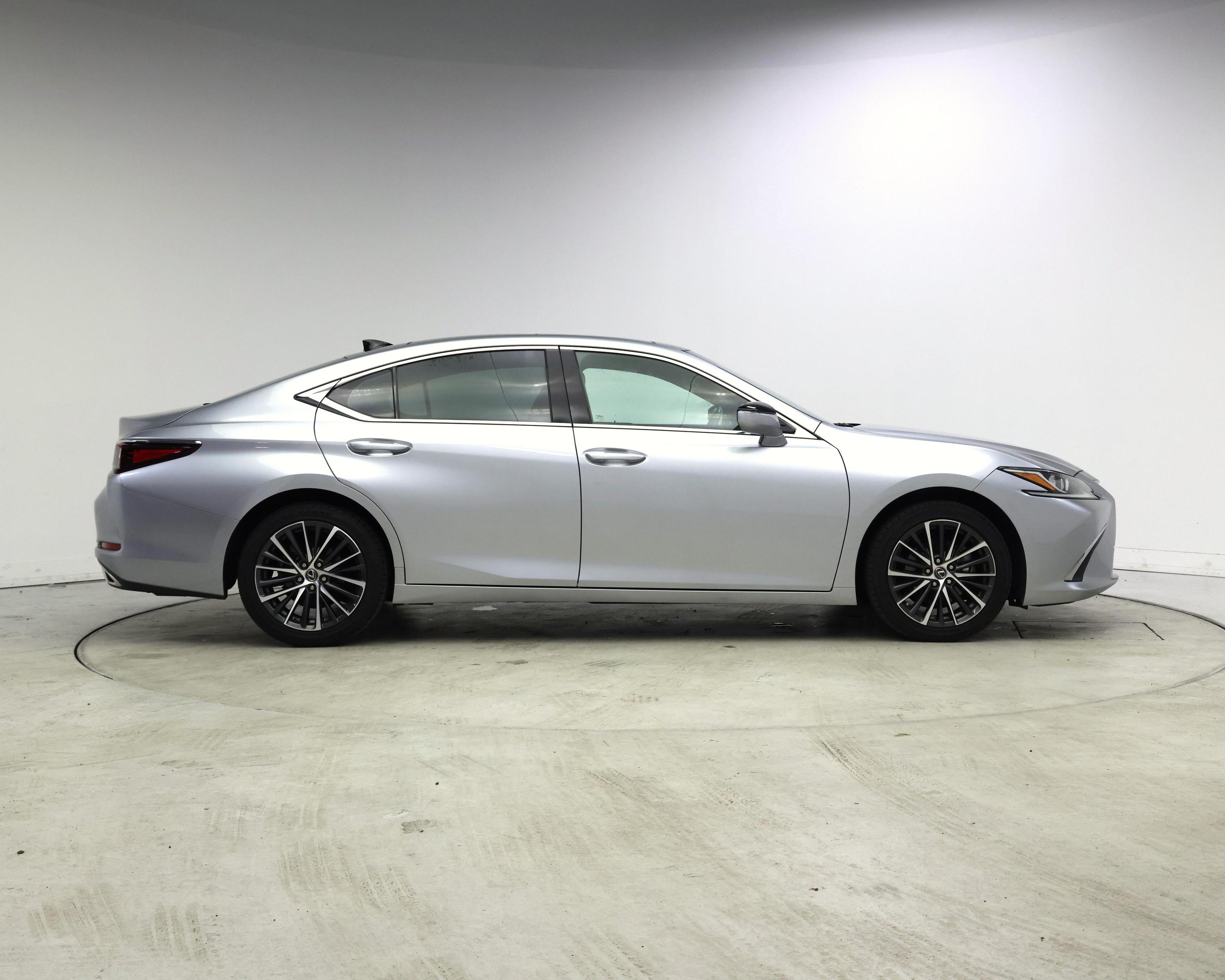 Thumbnail: 2022 Lexus ES - 7